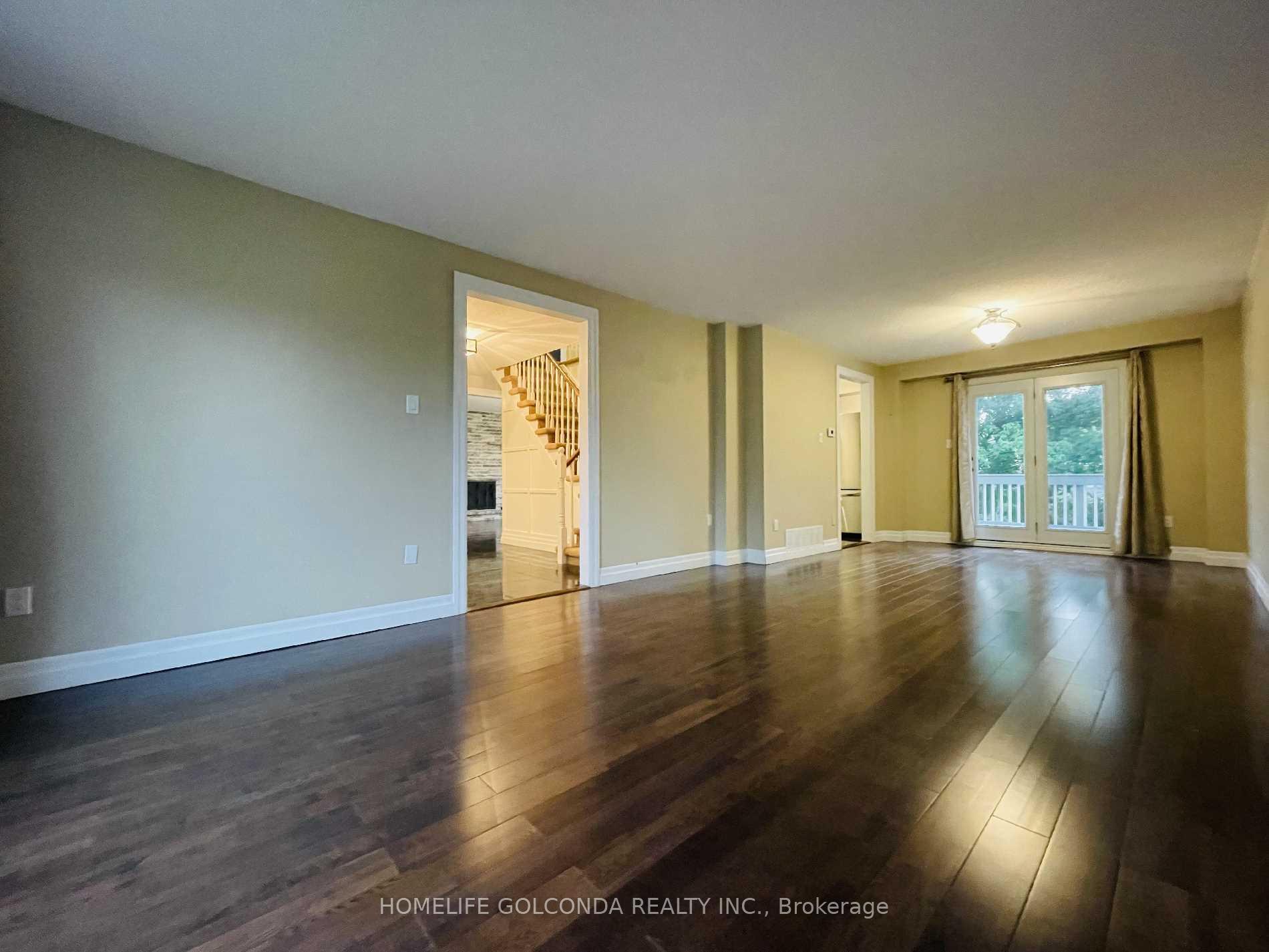 Photo 4 of Unit Upper level, 909 Ferndale Crescent, Newmarket, Gorham-College Manor — HOMEH