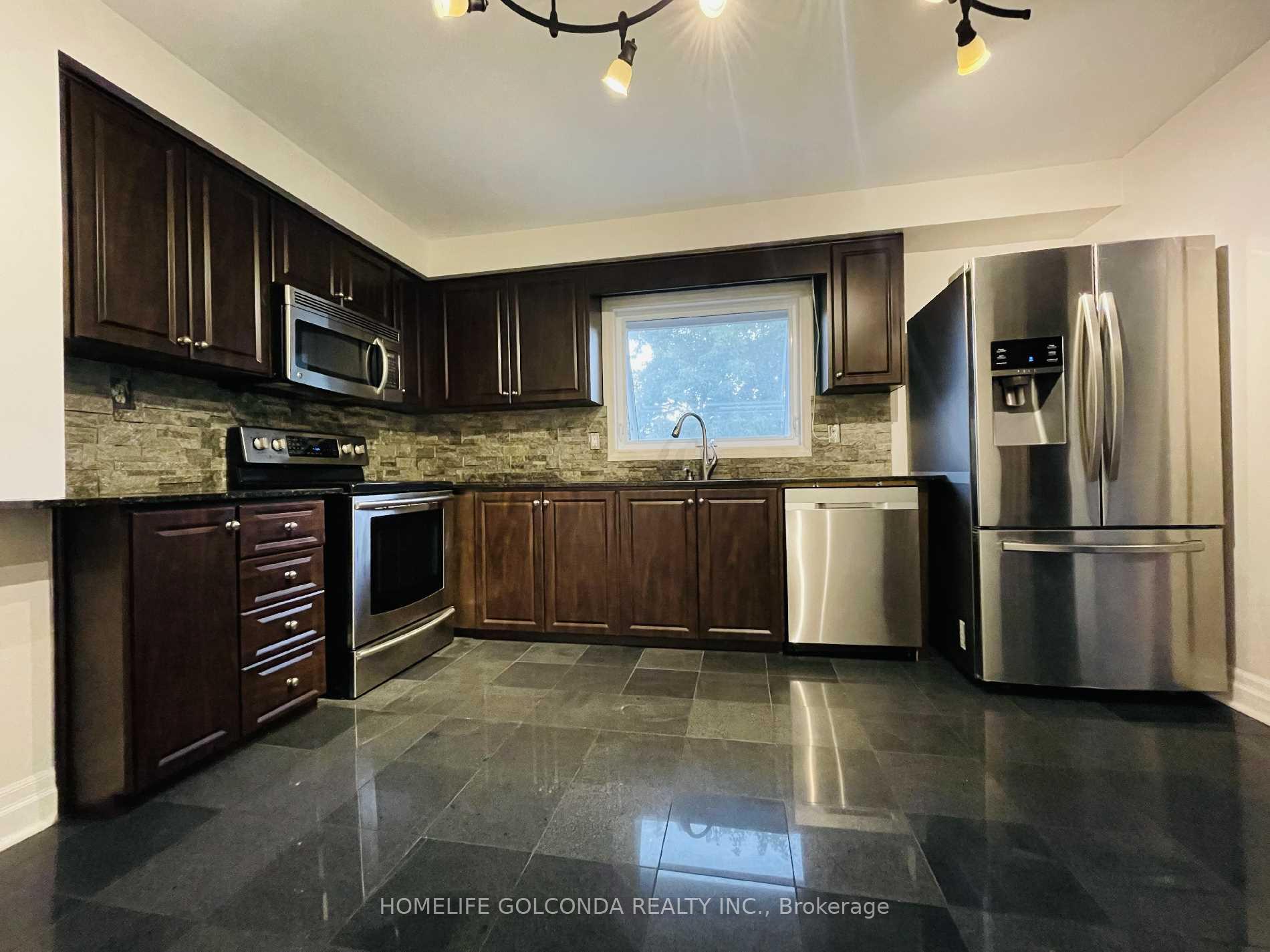 Photo 5 of Unit Upper level, 909 Ferndale Crescent, Newmarket, Gorham-College Manor — HOMEH