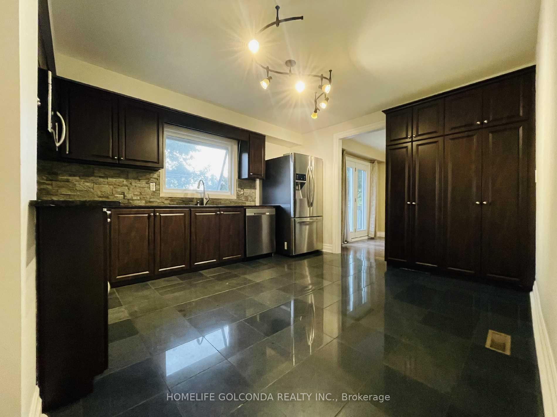 Photo 6 of Unit Upper level, 909 Ferndale Crescent, Newmarket, Gorham-College Manor — HOMEH