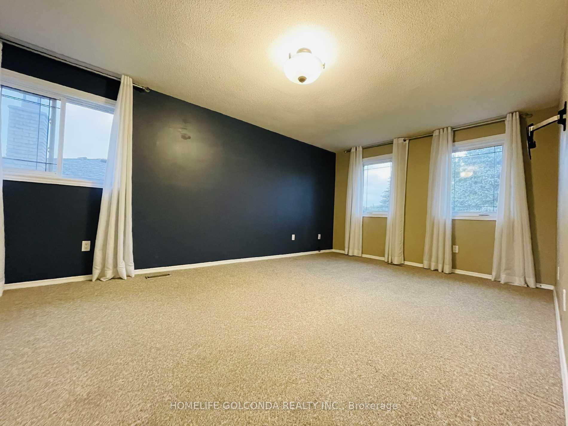 Photo 9 of Unit Upper level, 909 Ferndale Crescent, Newmarket, Gorham-College Manor — HOMEH