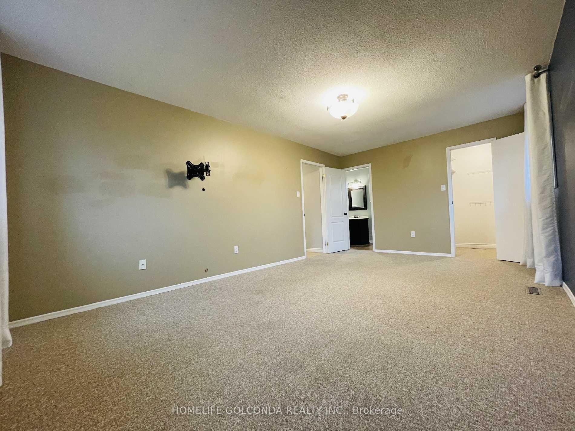 Photo 10 of Unit Upper level, 909 Ferndale Crescent, Newmarket, Gorham-College Manor — HOMEH