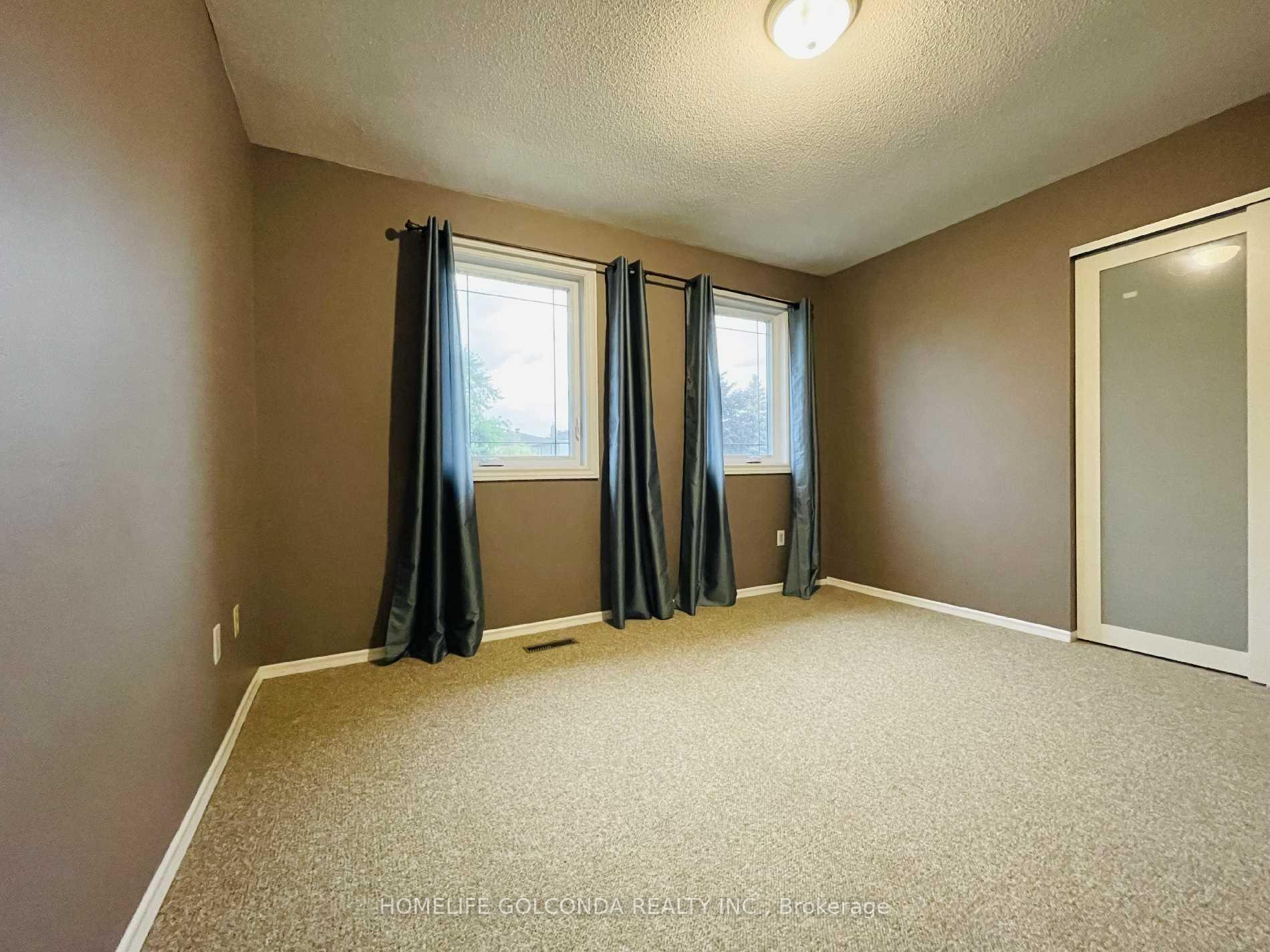 Photo 13 of Unit Upper level, 909 Ferndale Crescent, Newmarket, Gorham-College Manor — HOMEH