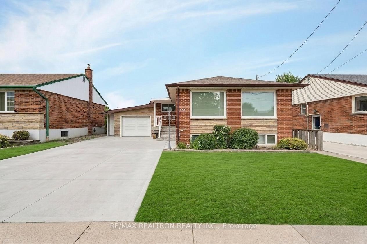 Photo 2 of 831 Mohawk Road E, Hamilton, Hampton Heights — HOMEH