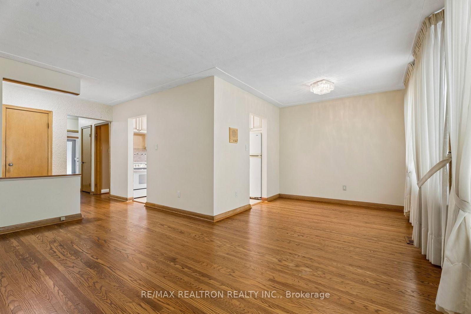 Photo 8 of 831 Mohawk Road E, Hamilton, Hampton Heights — HOMEH