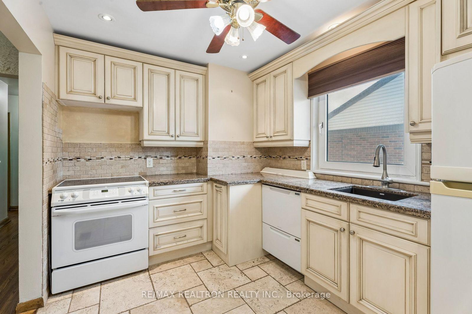 Photo 10 of 831 Mohawk Road E, Hamilton, Hampton Heights — HOMEH