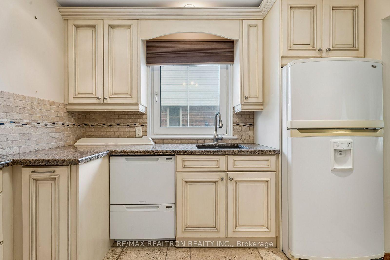 Photo 12 of 831 Mohawk Road E, Hamilton, Hampton Heights — HOMEH