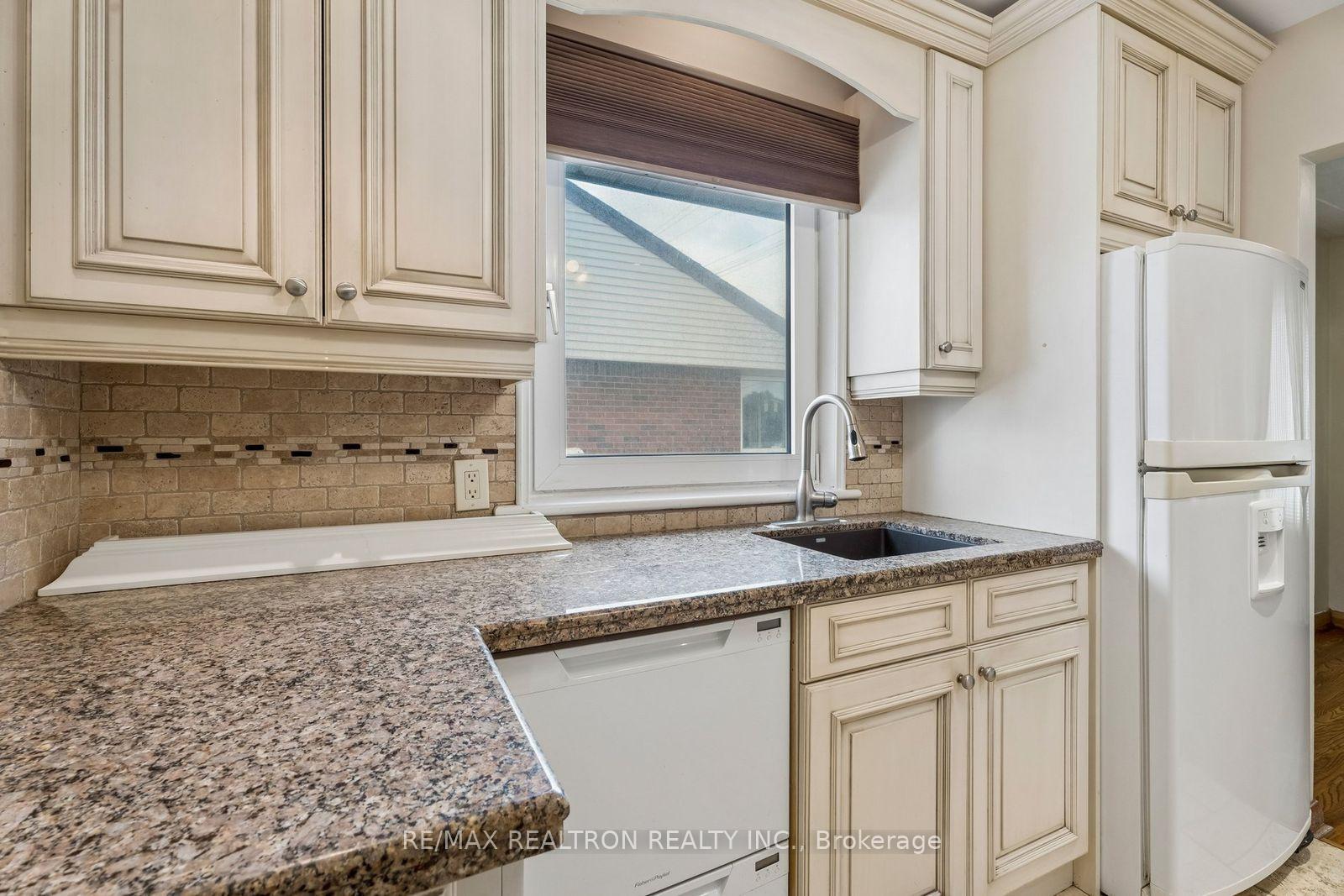 Photo 13 of 831 Mohawk Road E, Hamilton, Hampton Heights — HOMEH