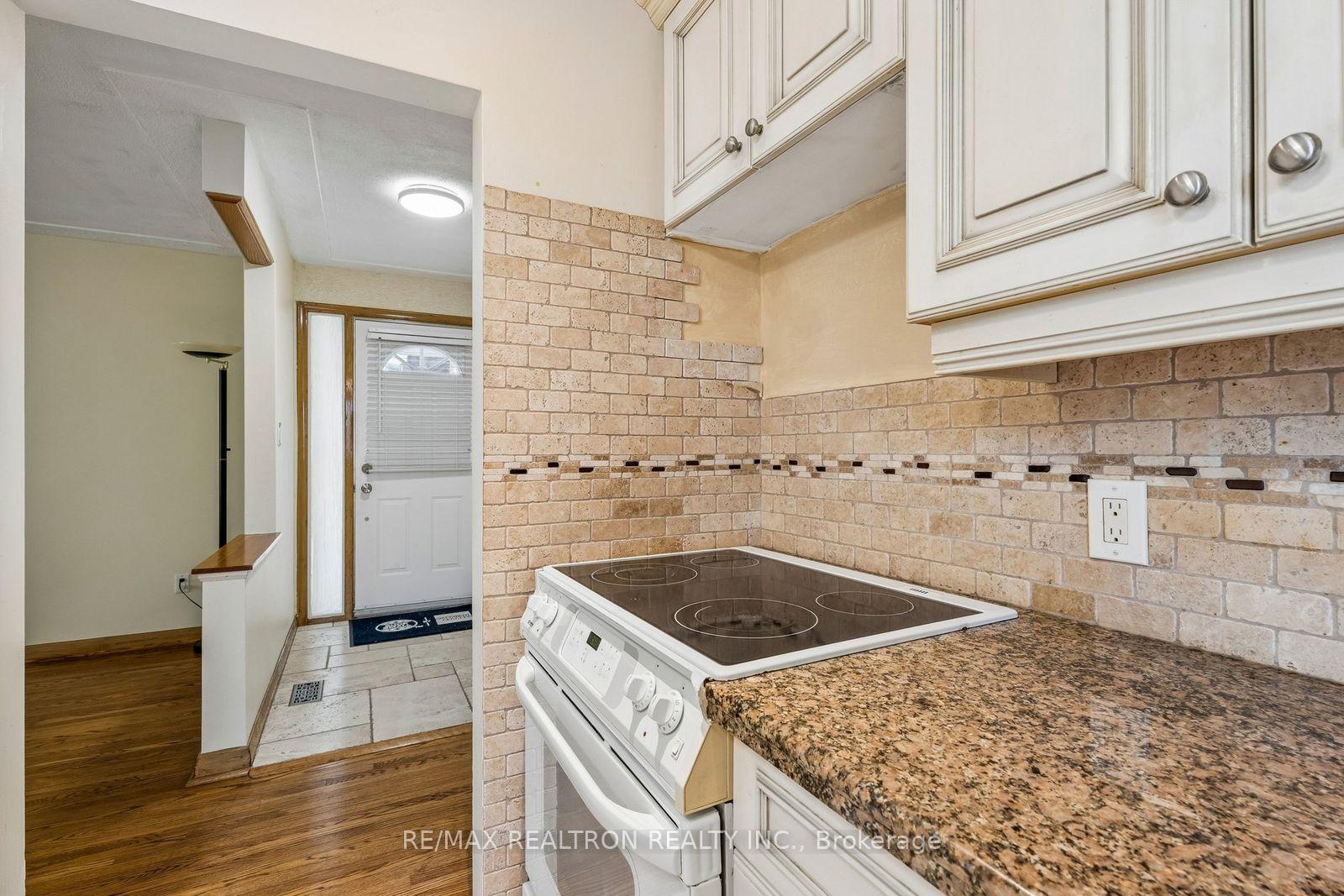 Photo 14 of 831 Mohawk Road E, Hamilton, Hampton Heights — HOMEH