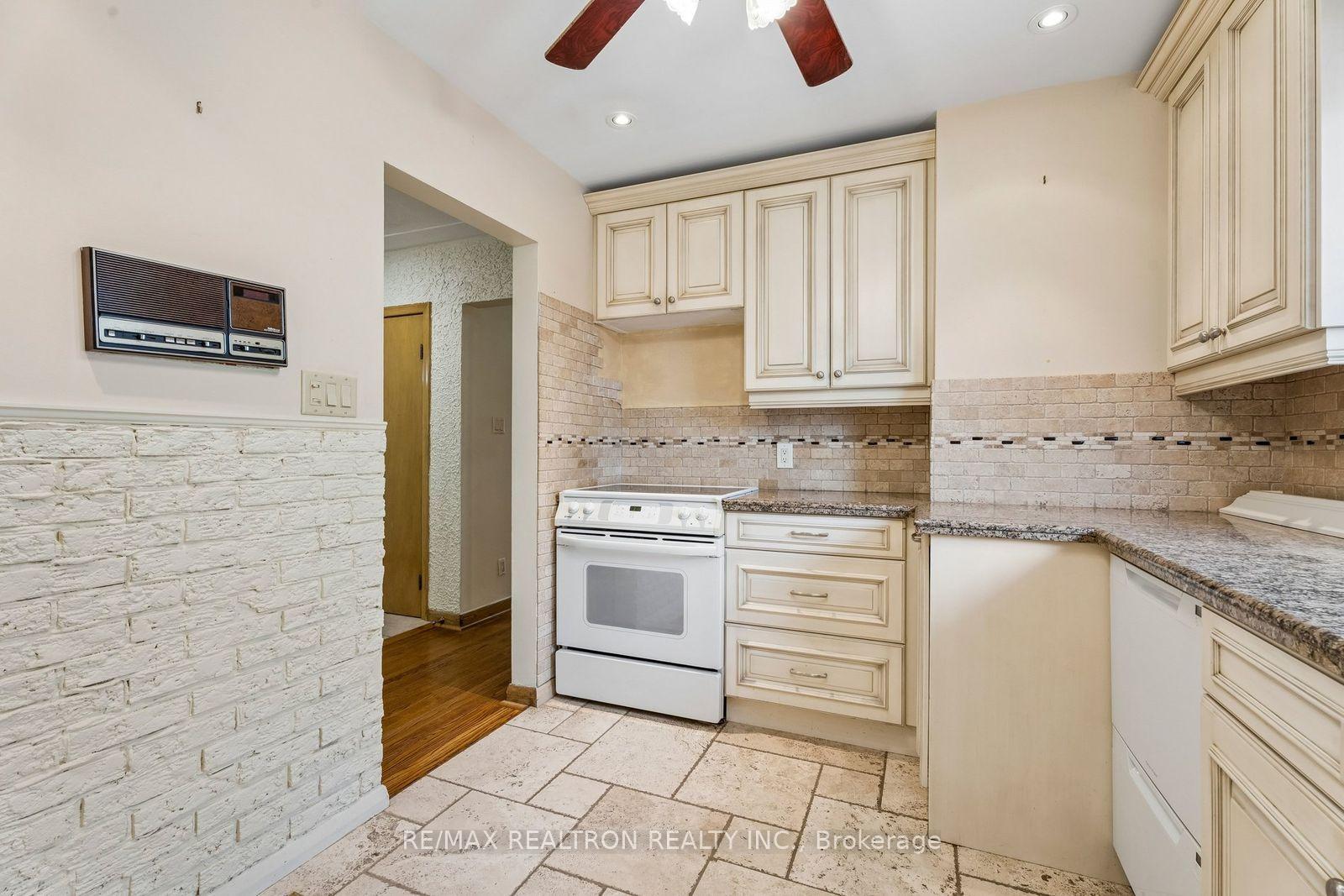 Photo 16 of 831 Mohawk Road E, Hamilton, Hampton Heights — HOMEH
