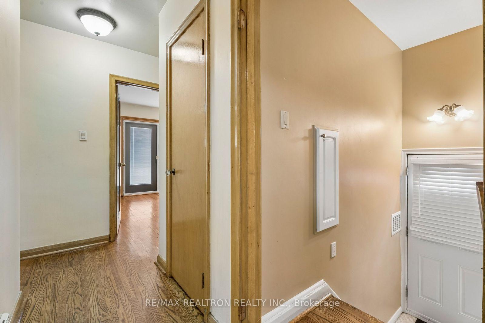 Photo 17 of 831 Mohawk Road E, Hamilton, Hampton Heights — HOMEH