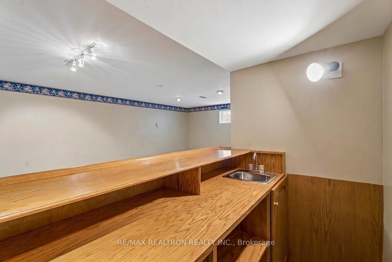 Photo 29 of 831 Mohawk Road E, Hamilton, Hampton Heights — HOMEH