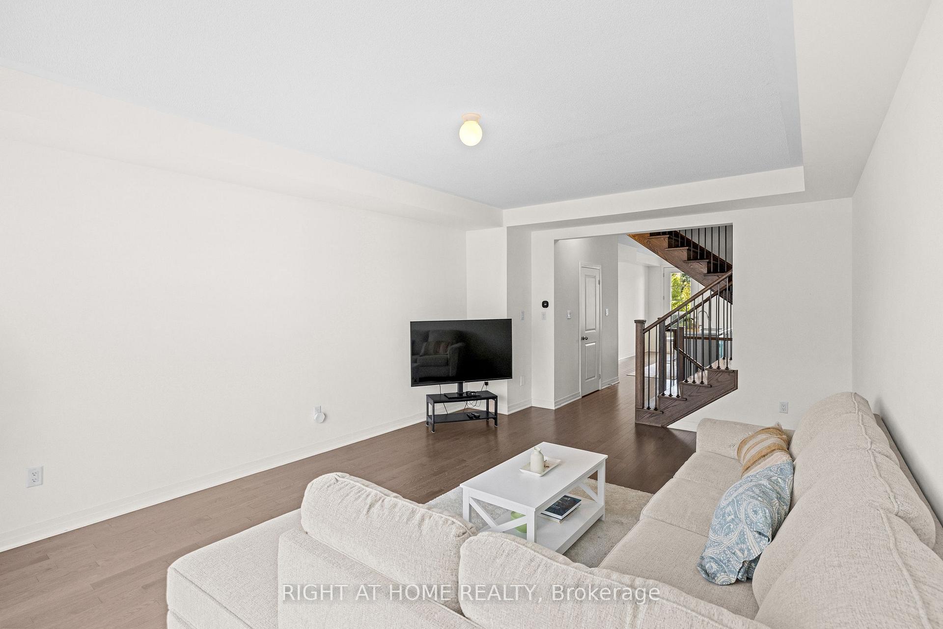 Photo 6 of 1475 Green Road, Clarington, Bowmanville — HOMEH