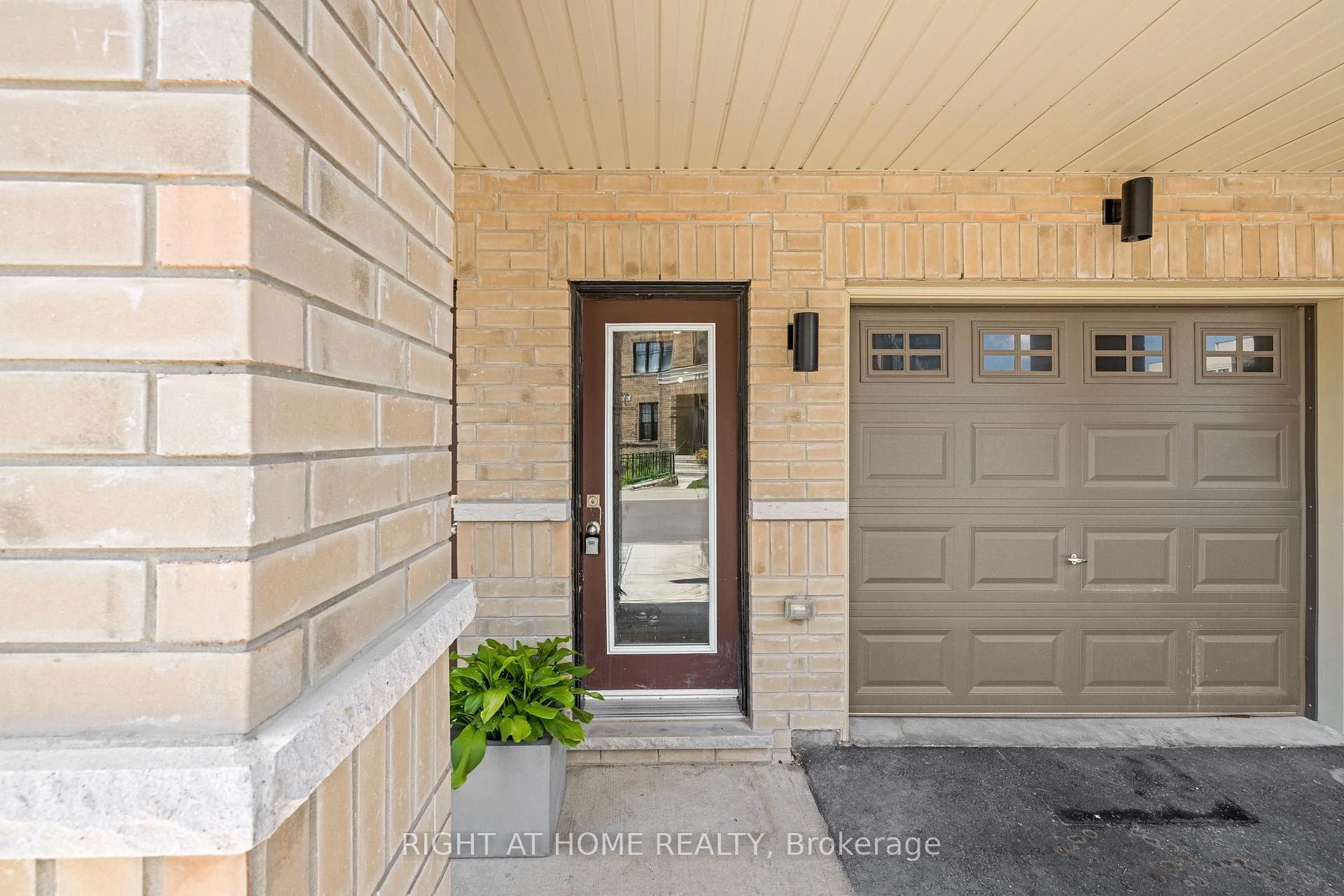 Photo 4 of 1475 Green Road, Clarington, Bowmanville — HOMEH