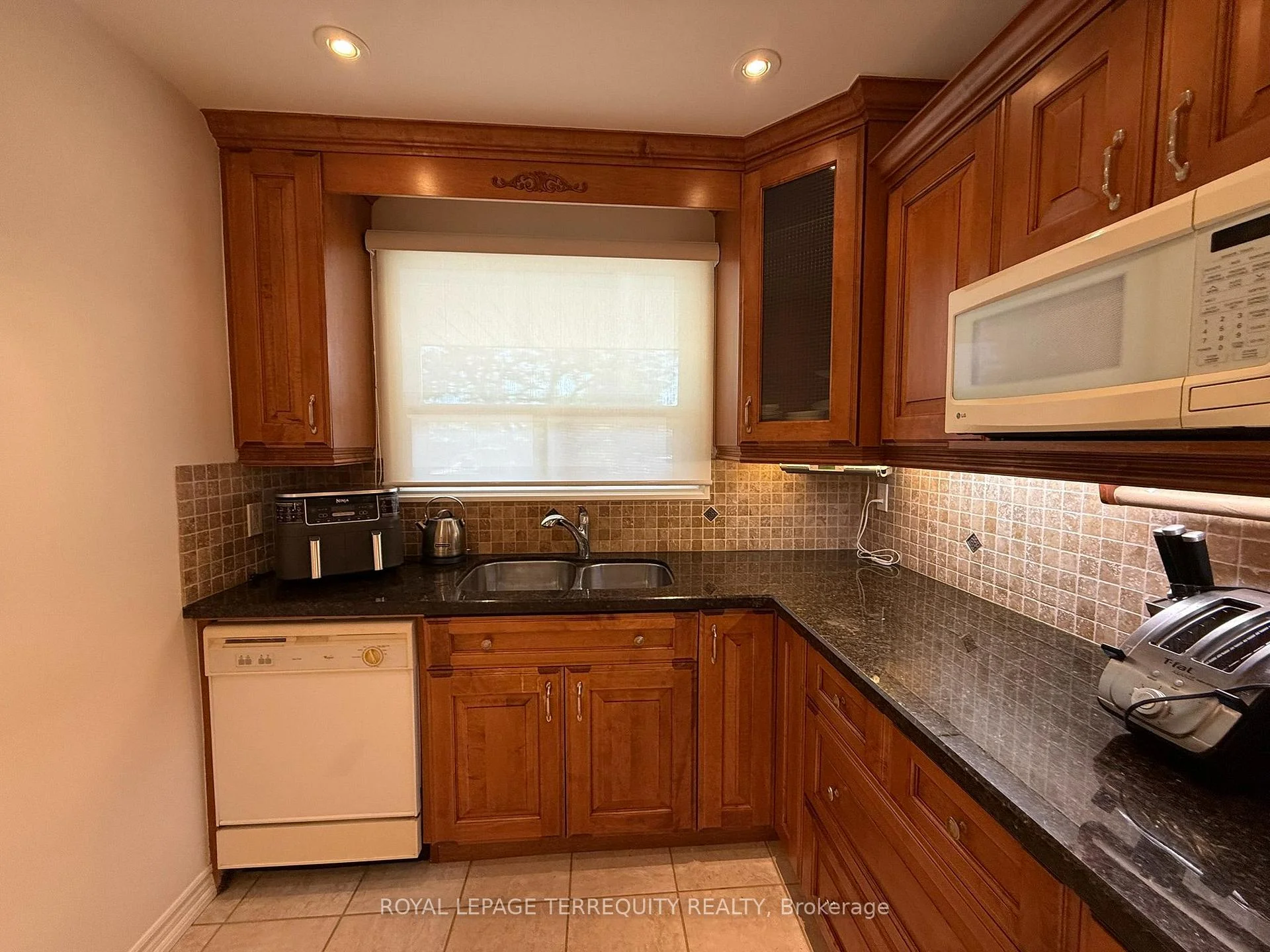 Photo 6 of 1213 Shamir Crescent, Mississauga, Erindale — HOMEH
