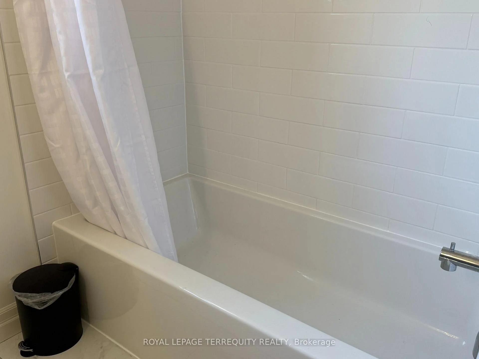 Photo 13 of 1213 Shamir Crescent, Mississauga, Erindale — HOMEH