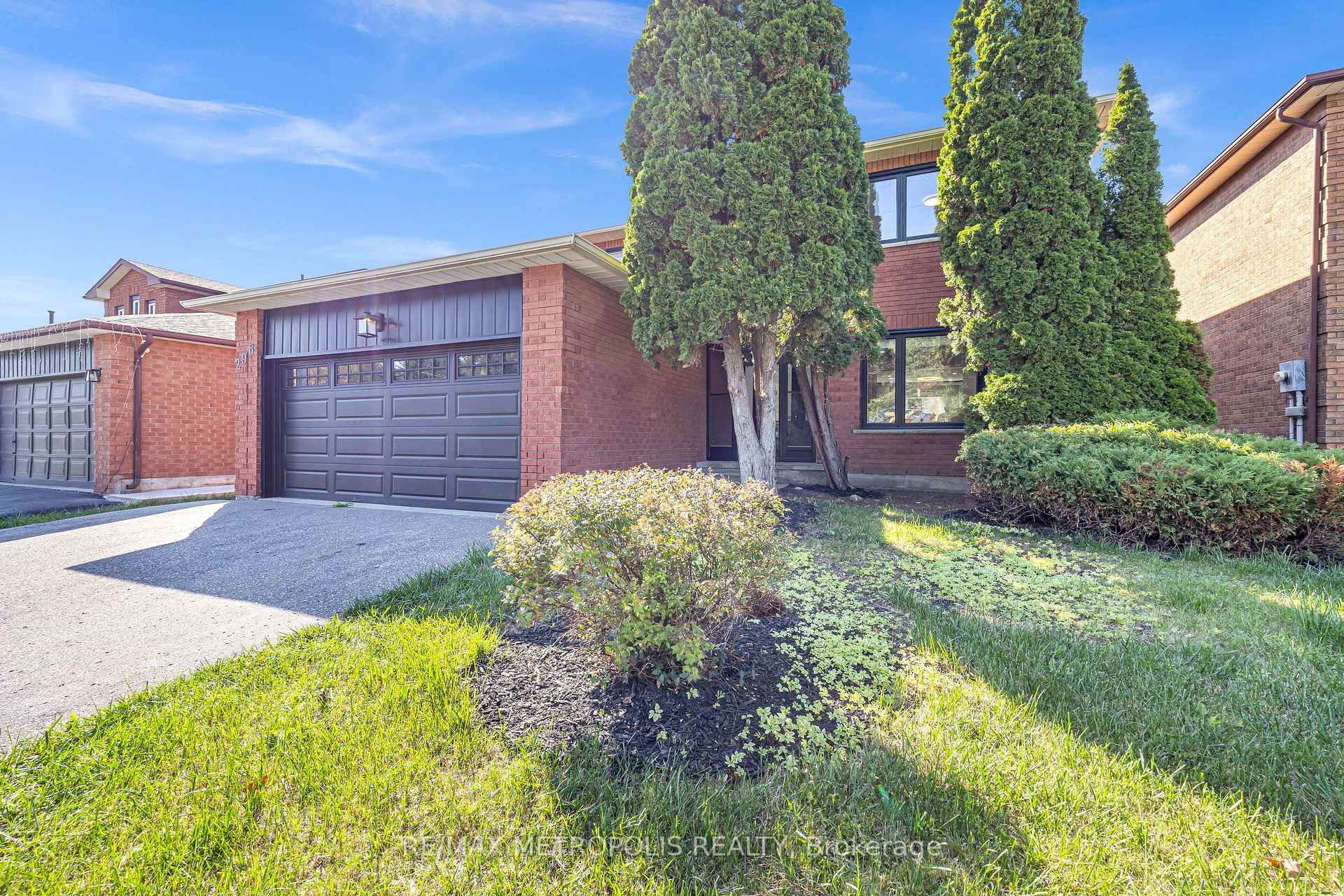 Photo 2 of 296 Thornton Road N, Oshawa, McLaughlin — HOMEH