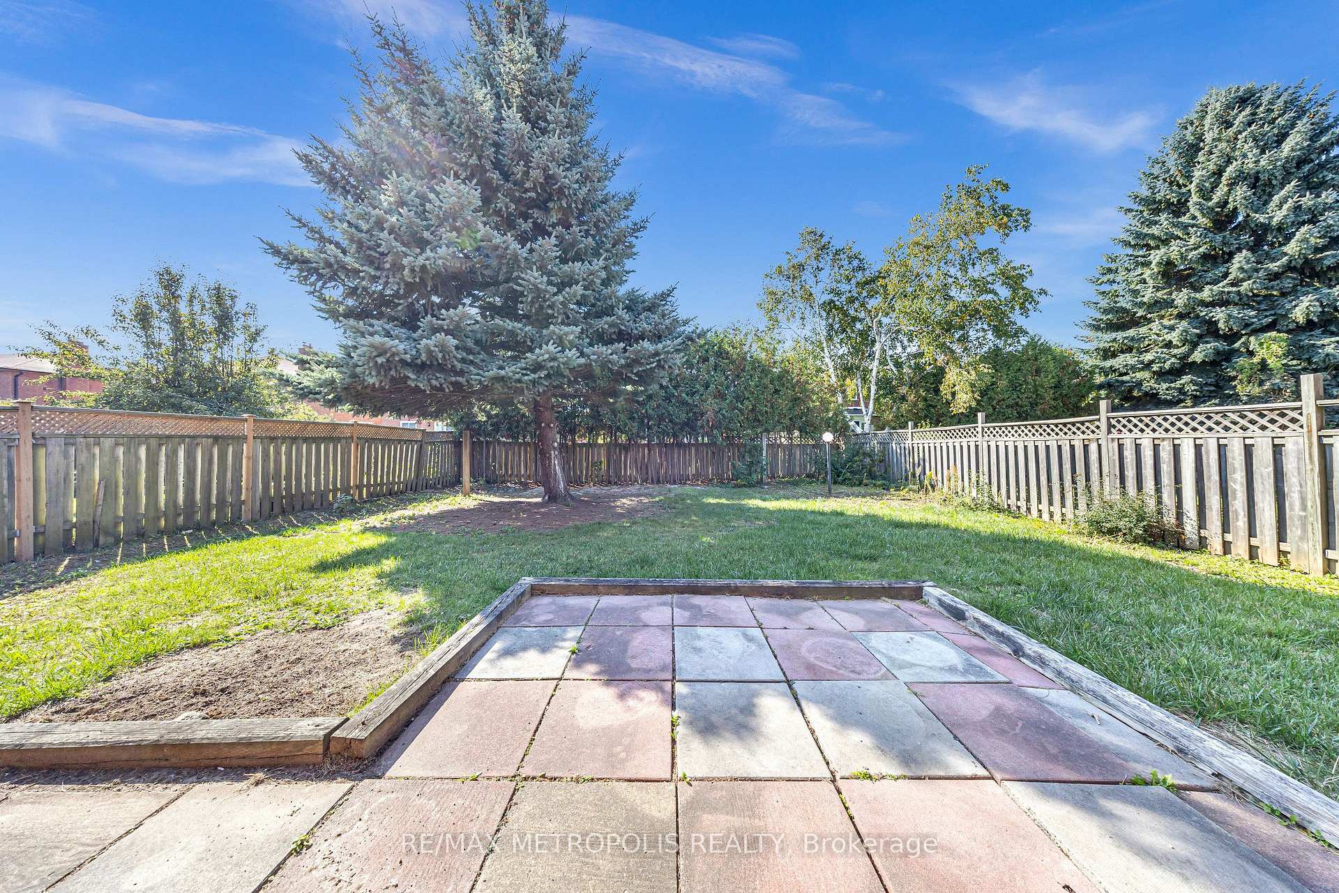 Photo 4 of 296 Thornton Road N, Oshawa, McLaughlin — HOMEH
