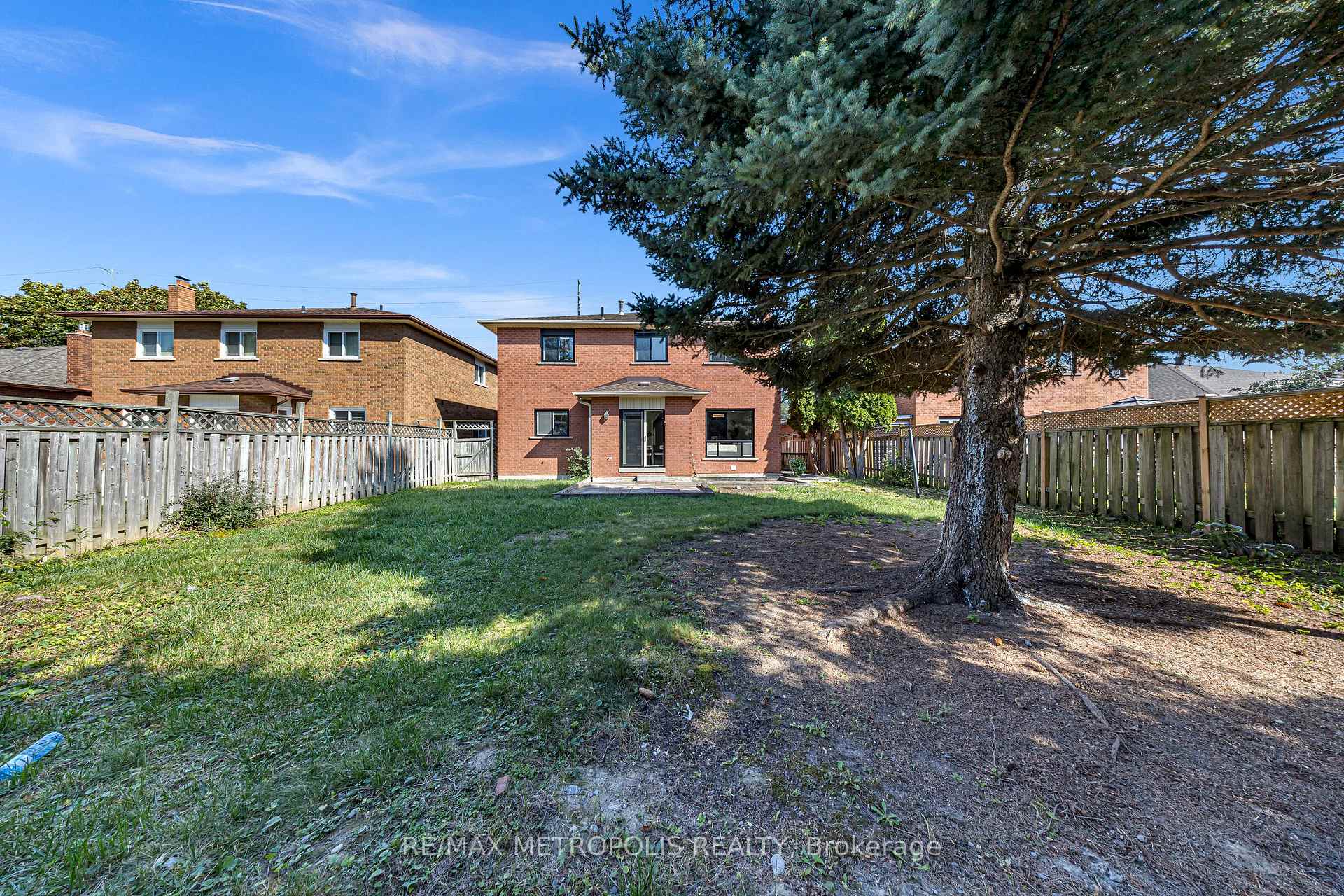 Photo 5 of 296 Thornton Road N, Oshawa, McLaughlin — HOMEH