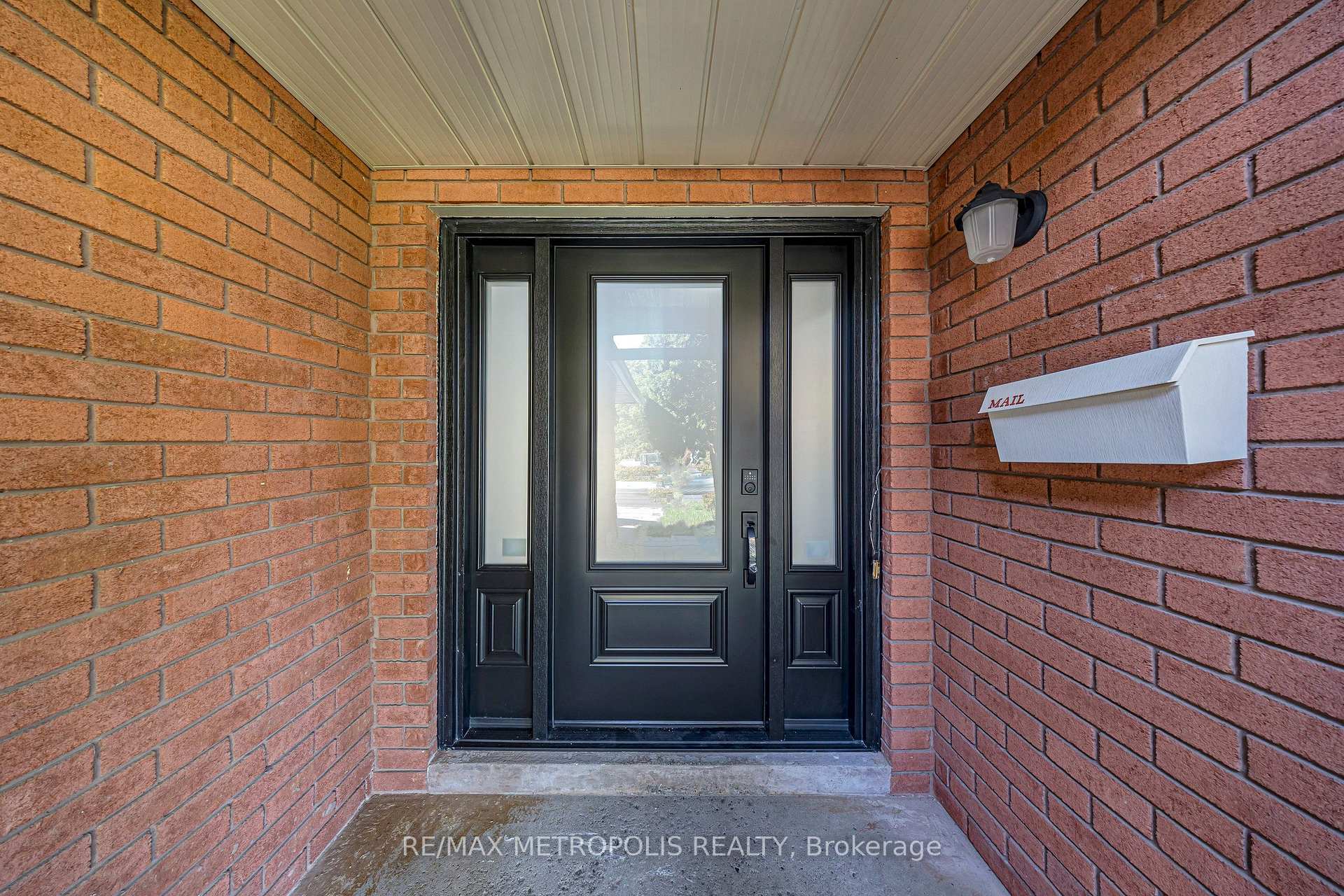 Photo 6 of 296 Thornton Road N, Oshawa, McLaughlin — HOMEH