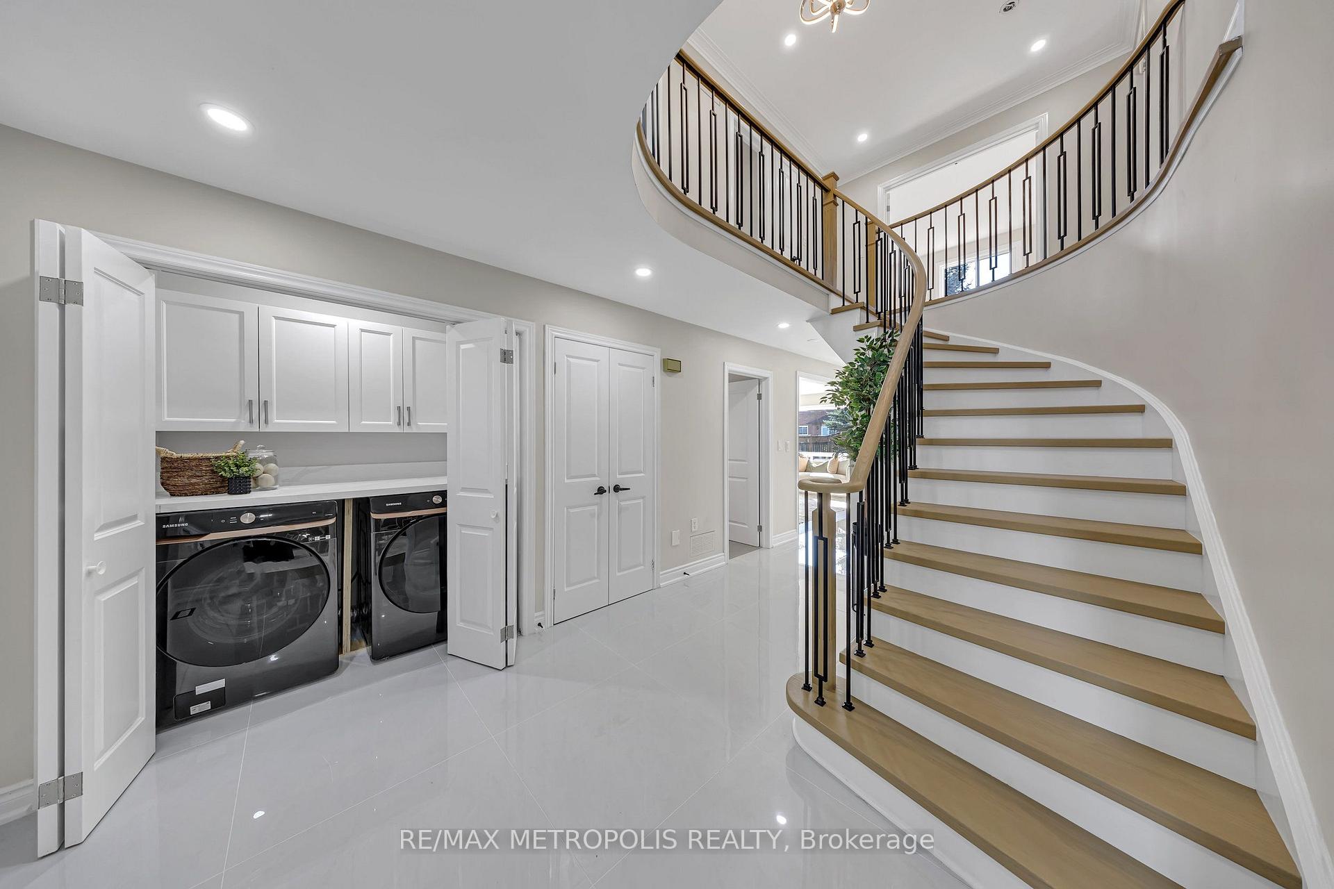 Photo 7 of 296 Thornton Road N, Oshawa, McLaughlin — HOMEH