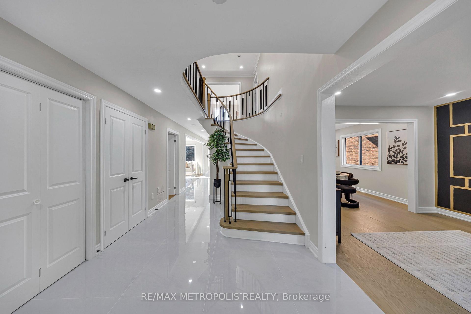 Photo 8 of 296 Thornton Road N, Oshawa, McLaughlin — HOMEH