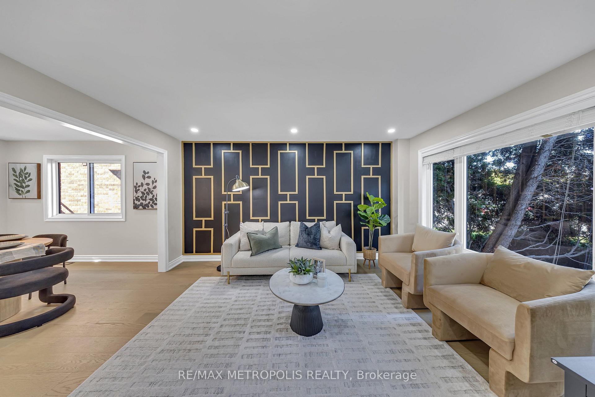 Photo 9 of 296 Thornton Road N, Oshawa, McLaughlin — HOMEH