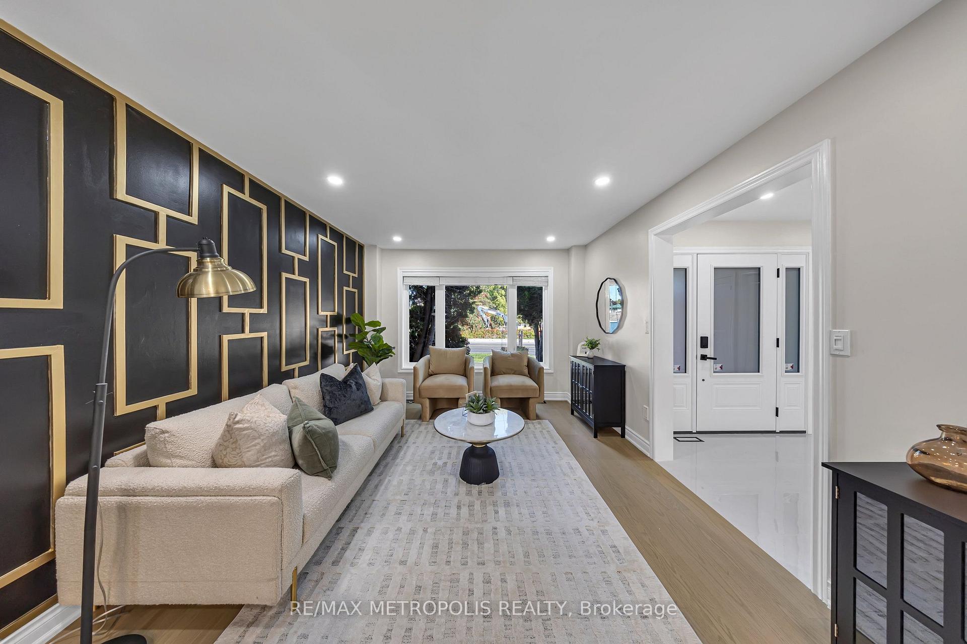 Photo 10 of 296 Thornton Road N, Oshawa, McLaughlin — HOMEH