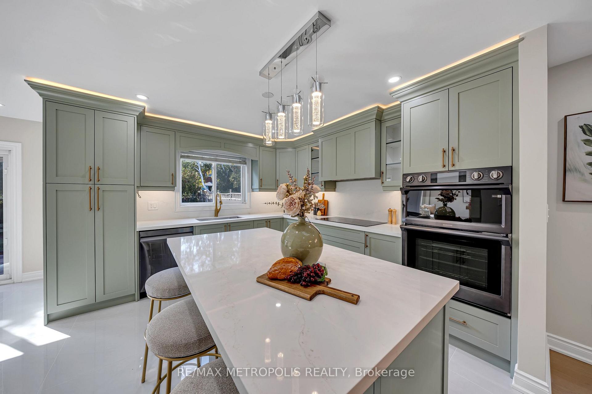 Photo 12 of 296 Thornton Road N, Oshawa, McLaughlin — HOMEH