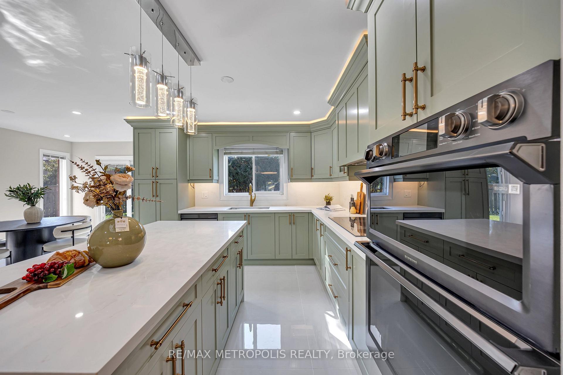 Photo 13 of 296 Thornton Road N, Oshawa, McLaughlin — HOMEH