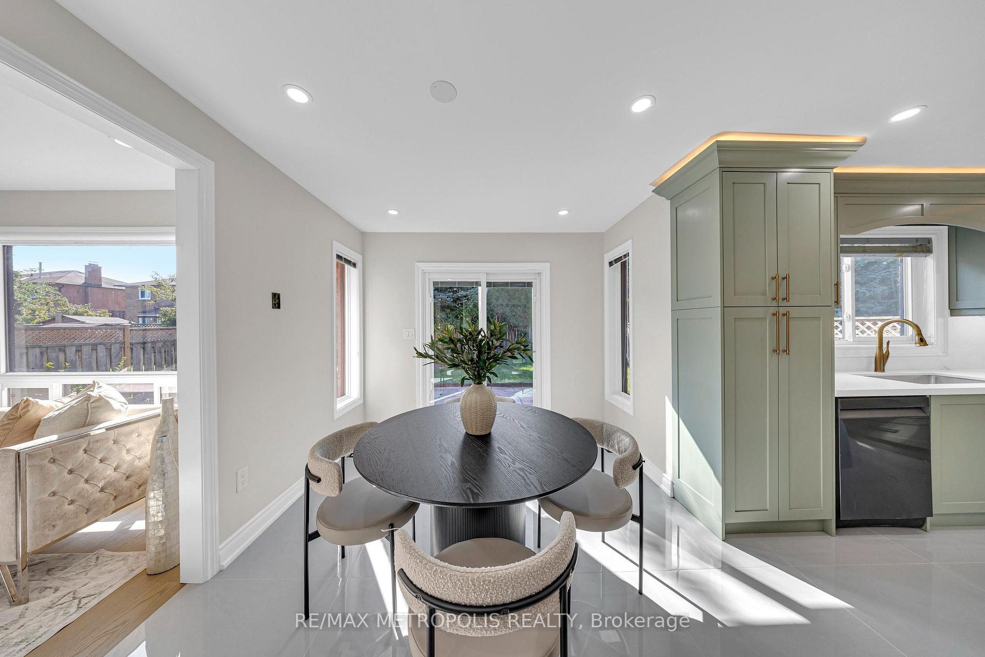 Photo 18 of 296 Thornton Road N, Oshawa, McLaughlin — HOMEH