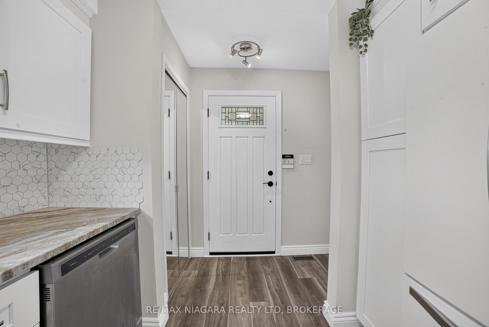 Photo 6 of 4240 Brookdale Drive, Niagara Falls, Ascot — HOMEH