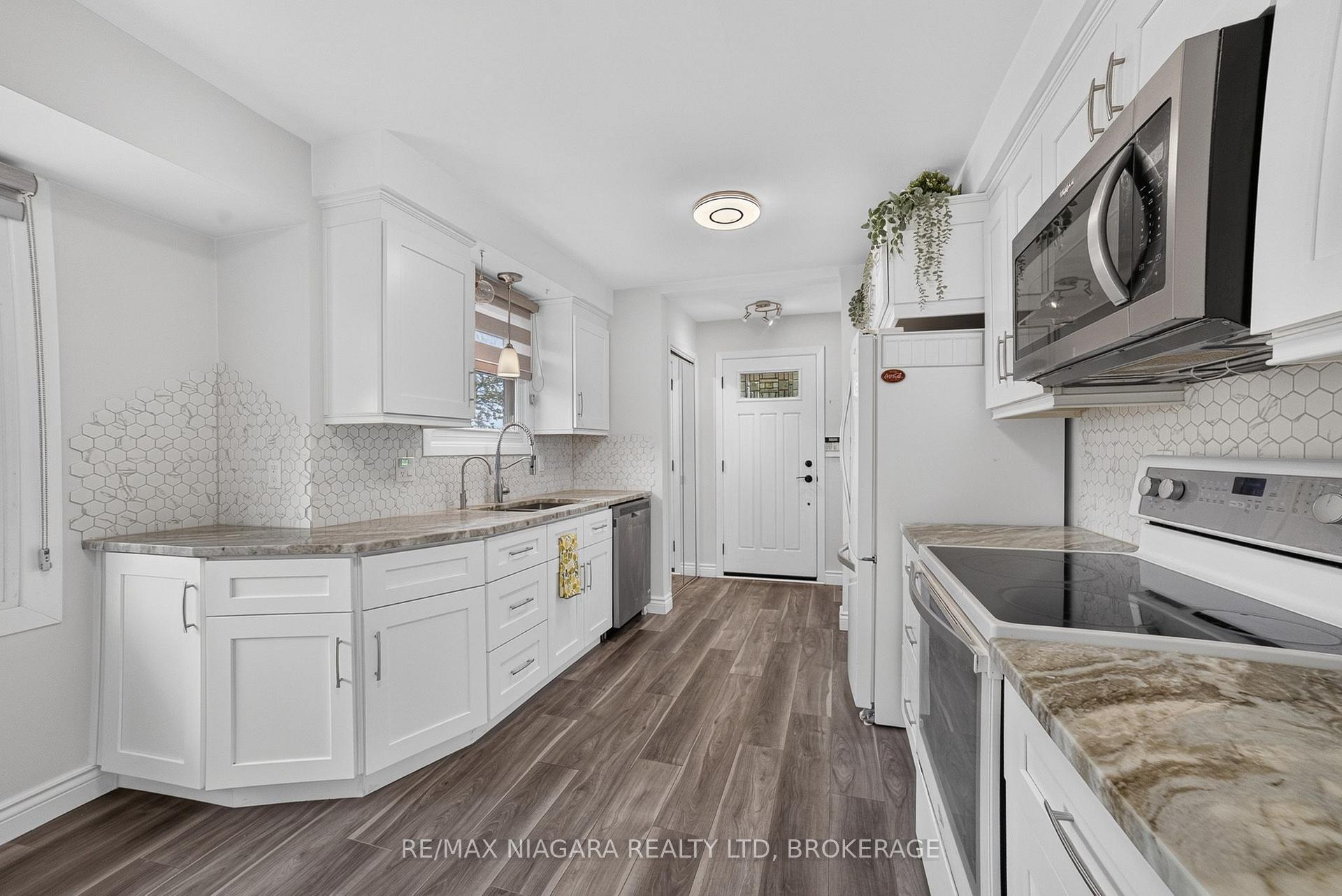 Photo 7 of 4240 Brookdale Drive, Niagara Falls, Ascot — HOMEH