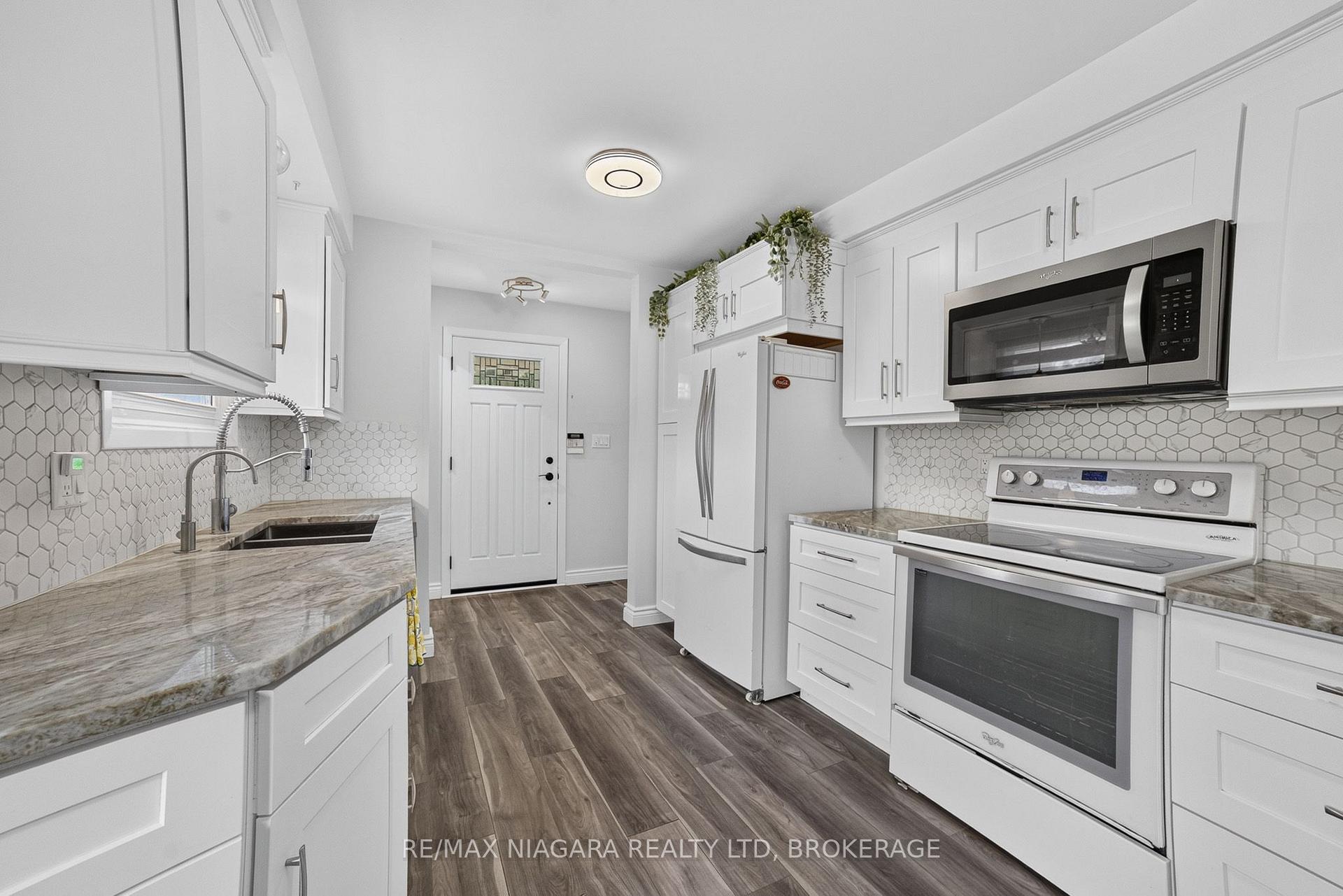 Photo 8 of 4240 Brookdale Drive, Niagara Falls, Ascot — HOMEH