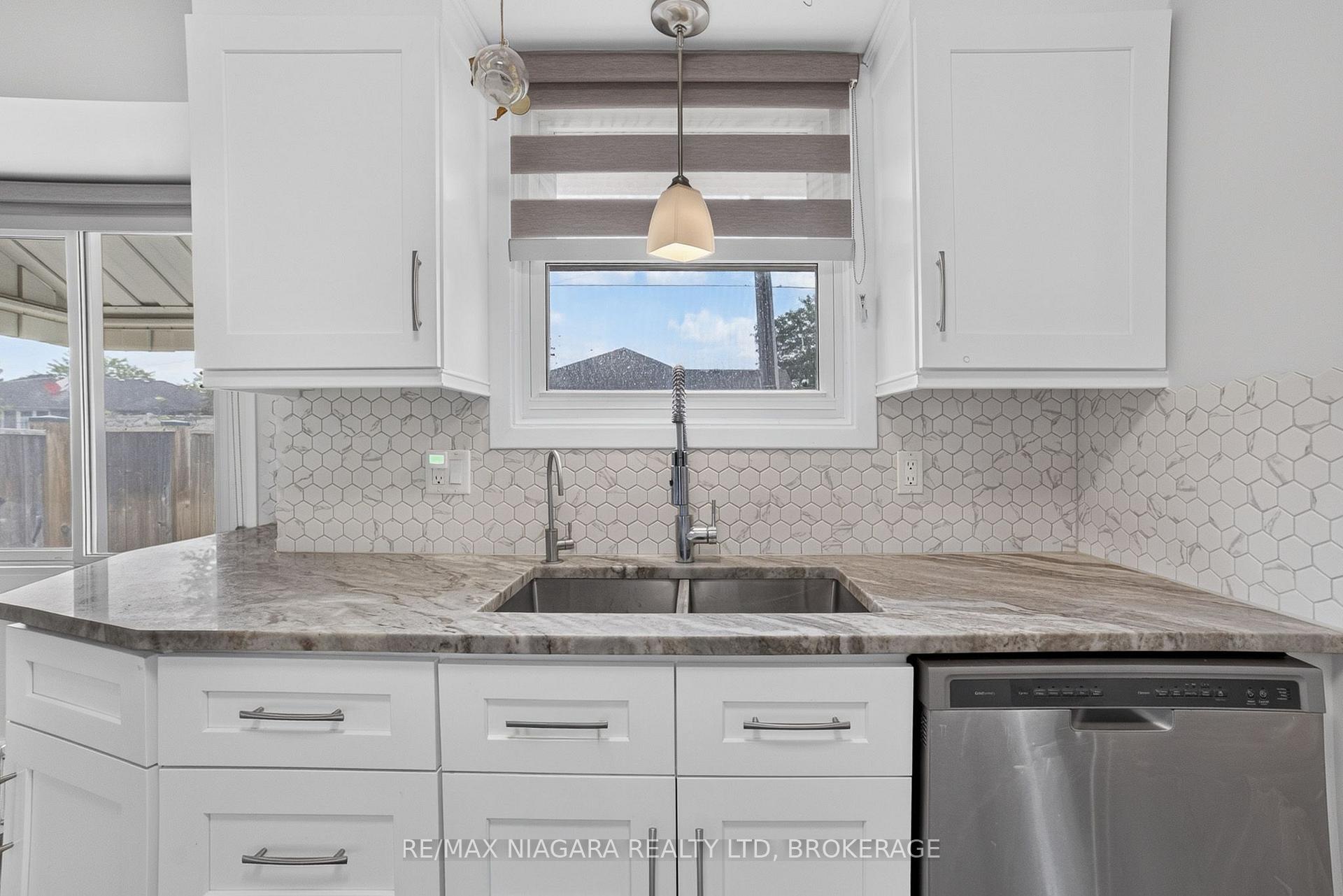 Photo 9 of 4240 Brookdale Drive, Niagara Falls, Ascot — HOMEH