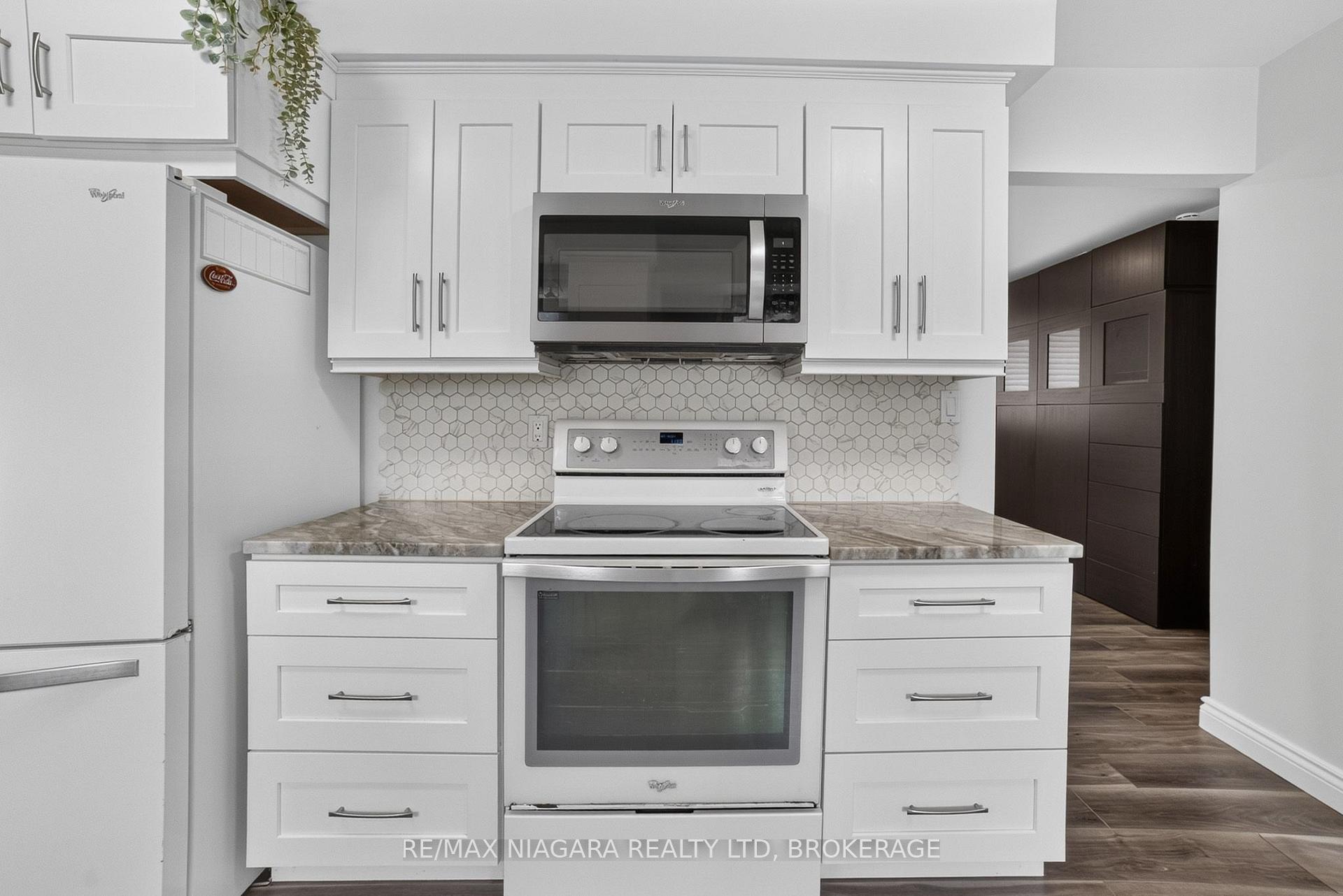 Photo 10 of 4240 Brookdale Drive, Niagara Falls, Ascot — HOMEH