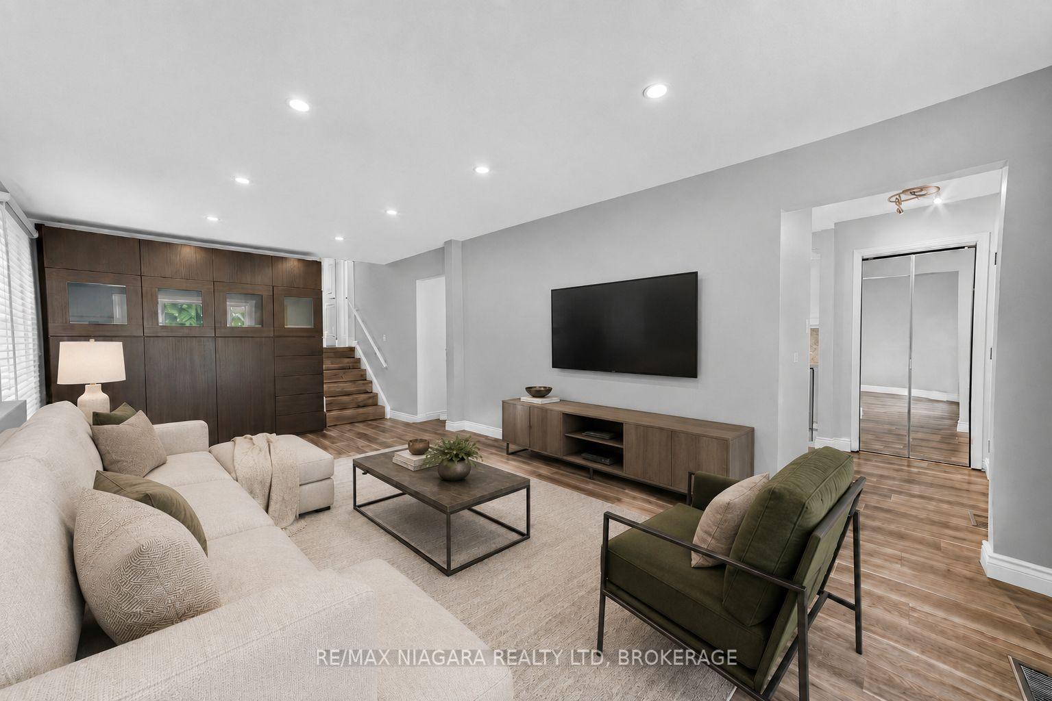 Photo 11 of 4240 Brookdale Drive, Niagara Falls, Ascot — HOMEH
