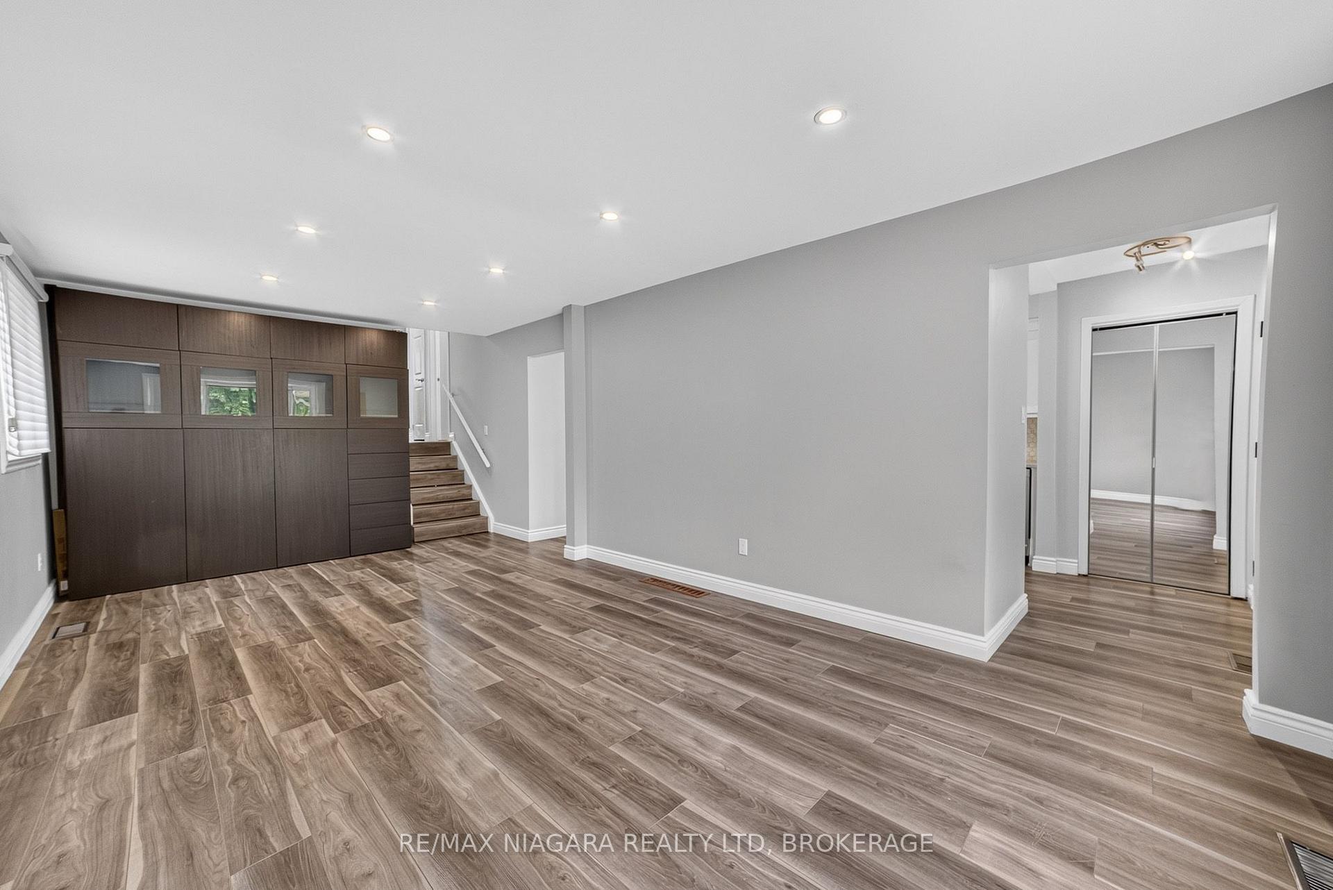 Photo 12 of 4240 Brookdale Drive, Niagara Falls, Ascot — HOMEH