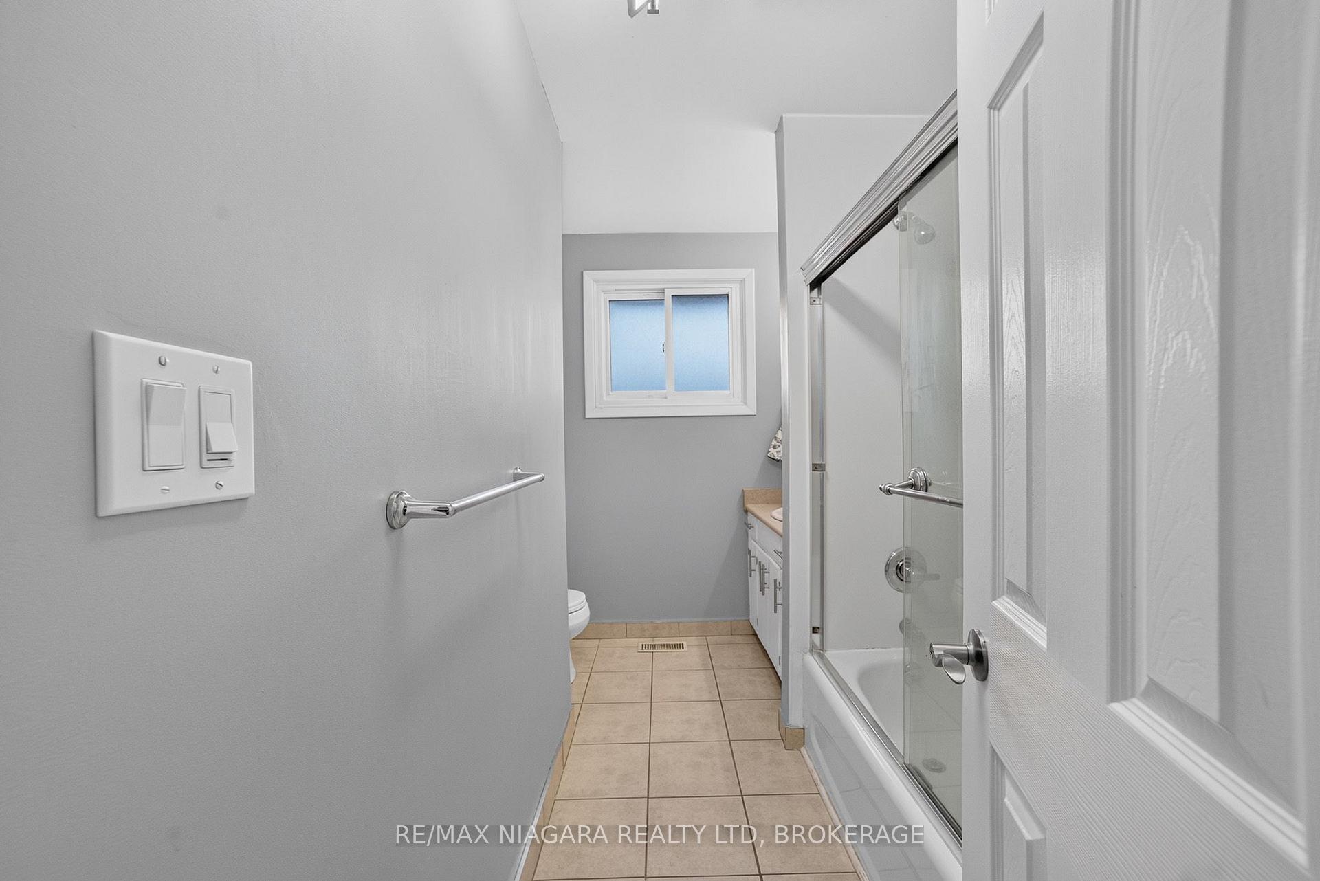 Photo 15 of 4240 Brookdale Drive, Niagara Falls, Ascot — HOMEH
