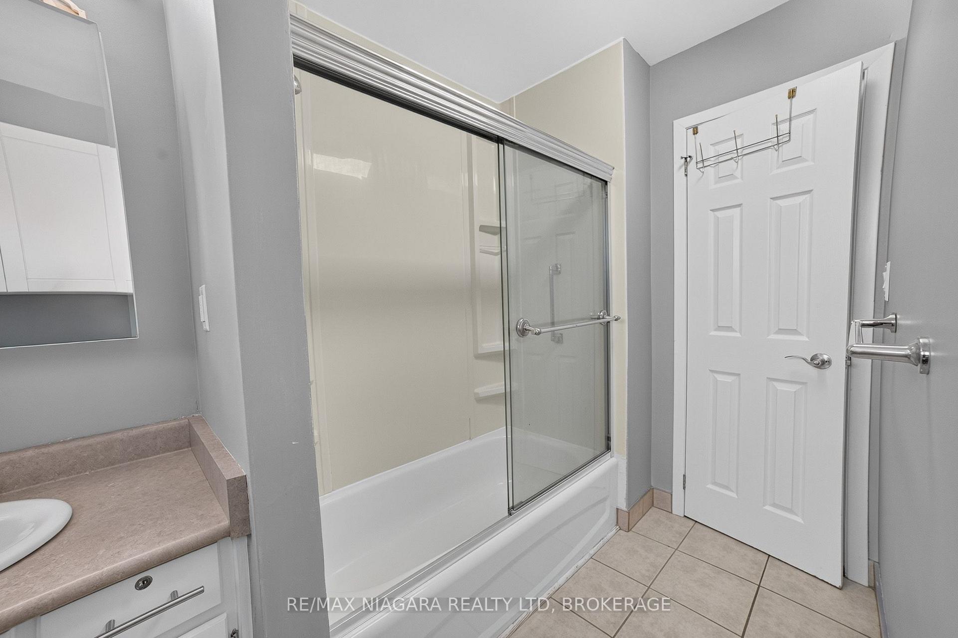 Photo 16 of 4240 Brookdale Drive, Niagara Falls, Ascot — HOMEH