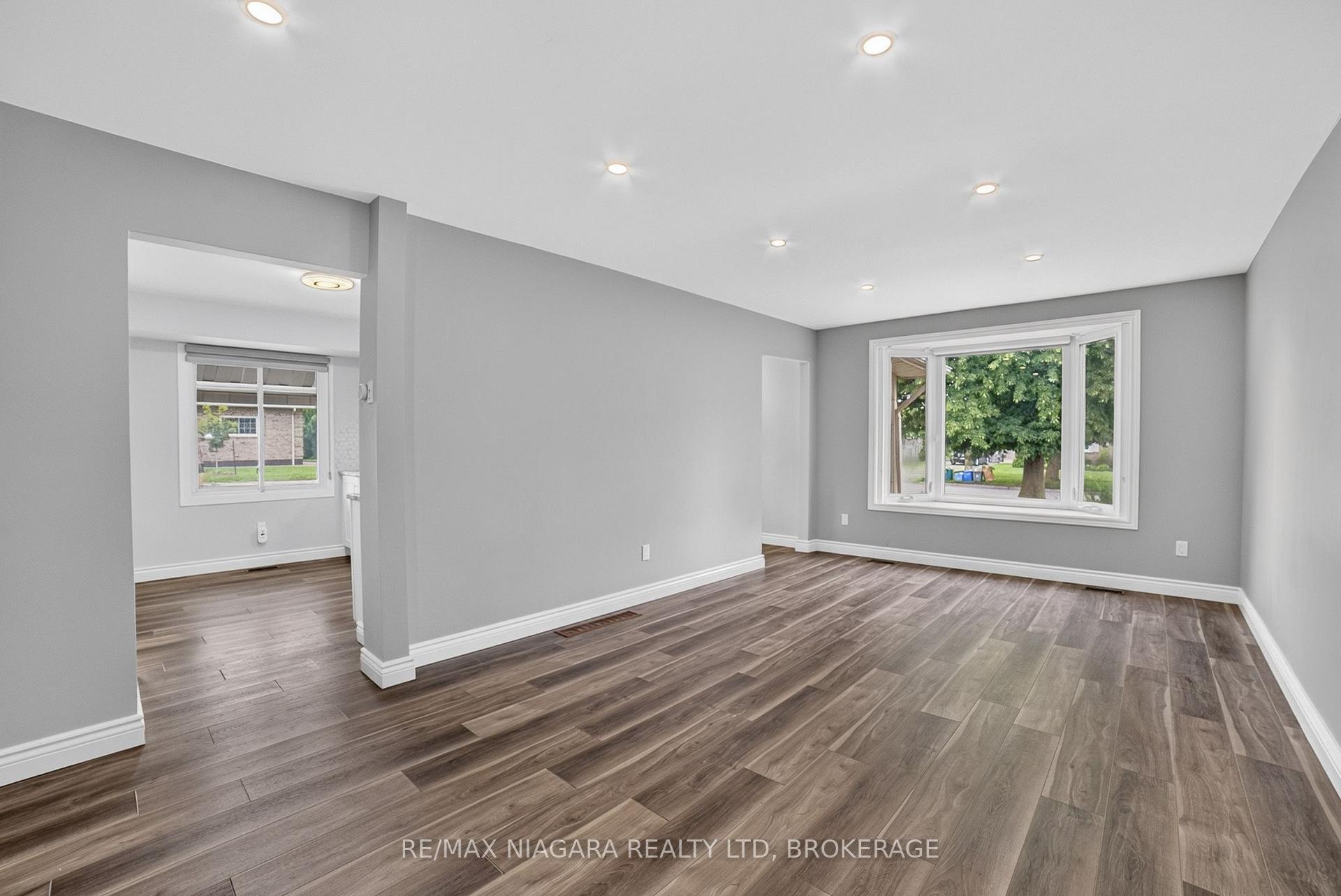 Photo 22 of 4240 Brookdale Drive, Niagara Falls, Ascot — HOMEH