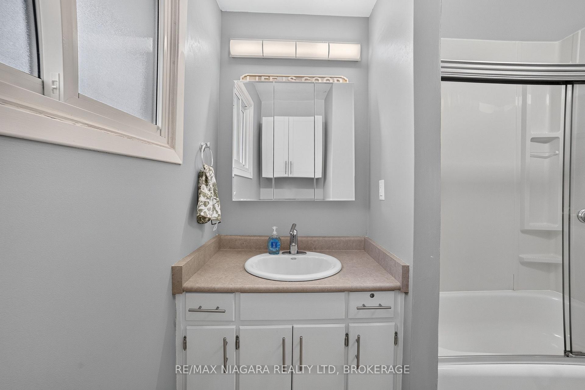 Photo 23 of 4240 Brookdale Drive, Niagara Falls, Ascot — HOMEH