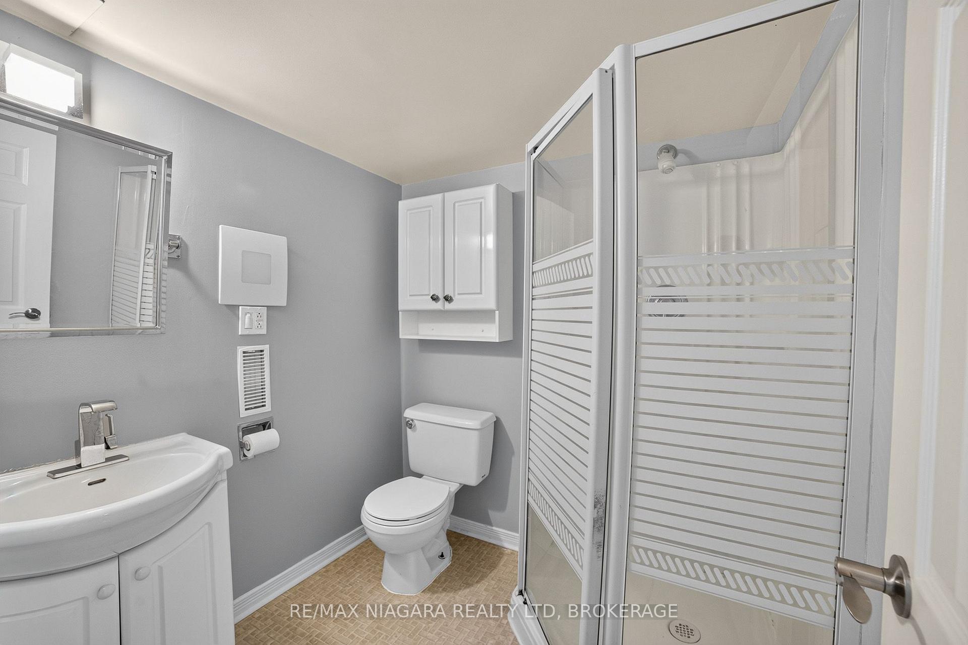 Photo 36 of 4240 Brookdale Drive, Niagara Falls, Ascot — HOMEH