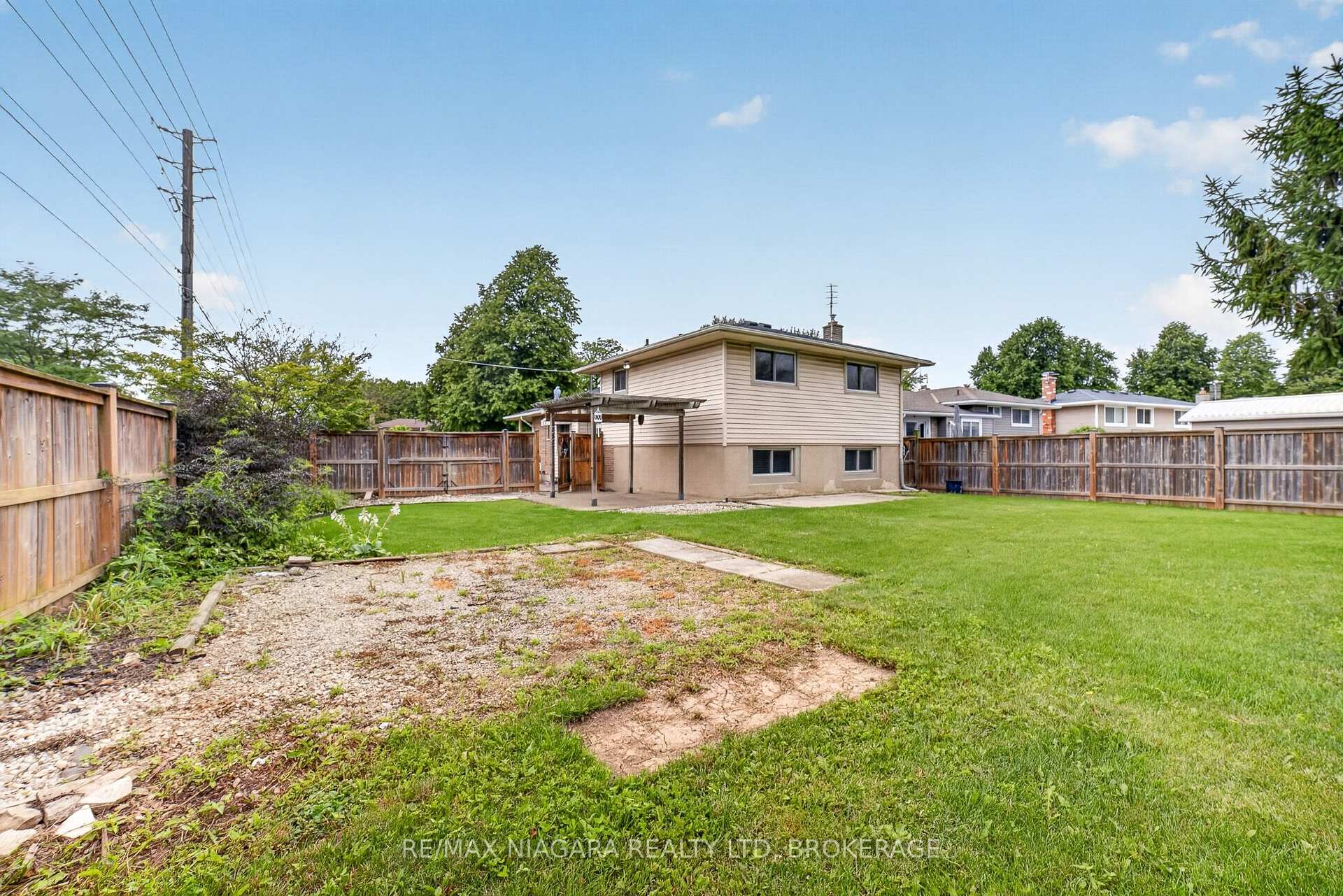 Photo 42 of 4240 Brookdale Drive, Niagara Falls, Ascot — HOMEH