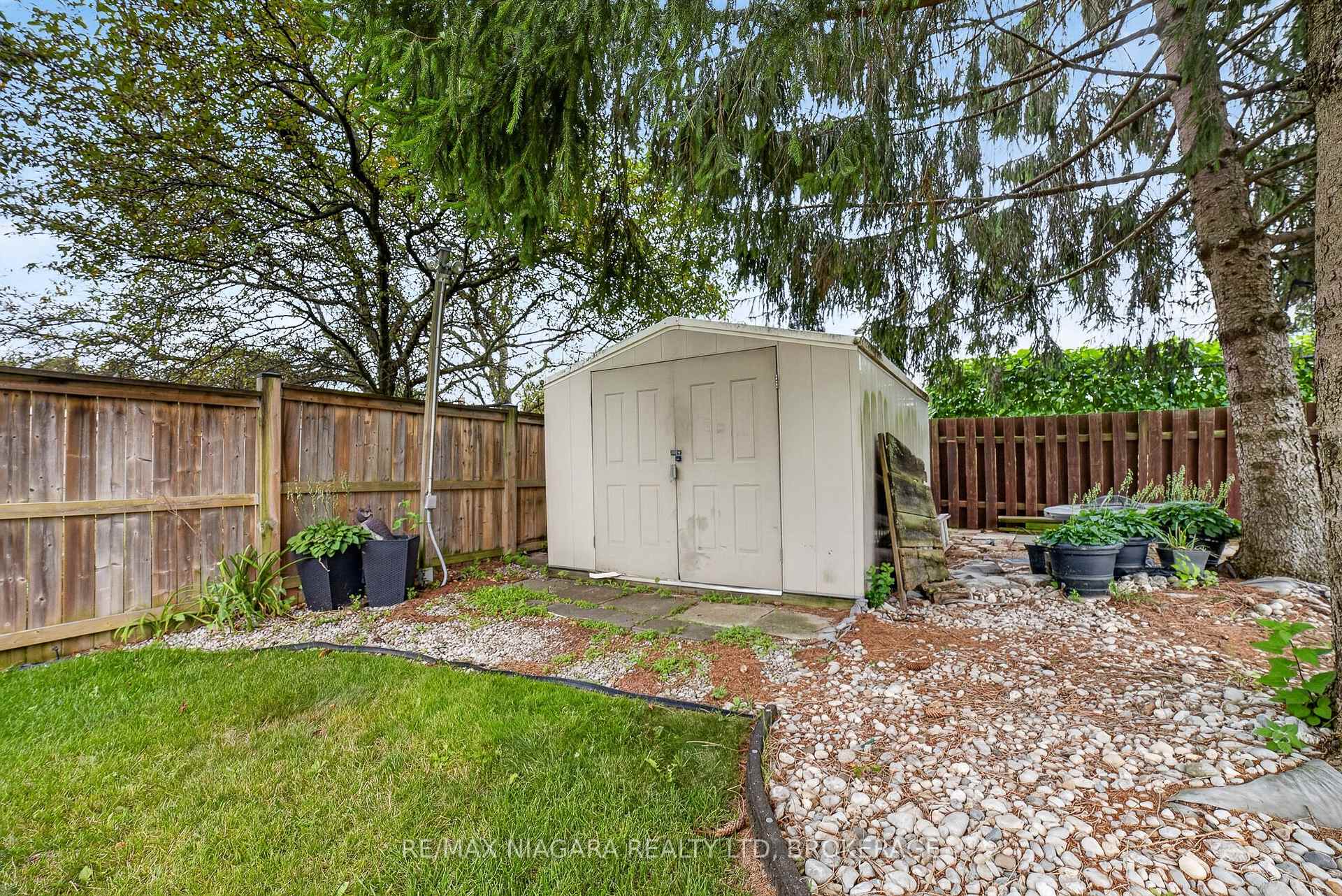 Photo 43 of 4240 Brookdale Drive, Niagara Falls, Ascot — HOMEH
