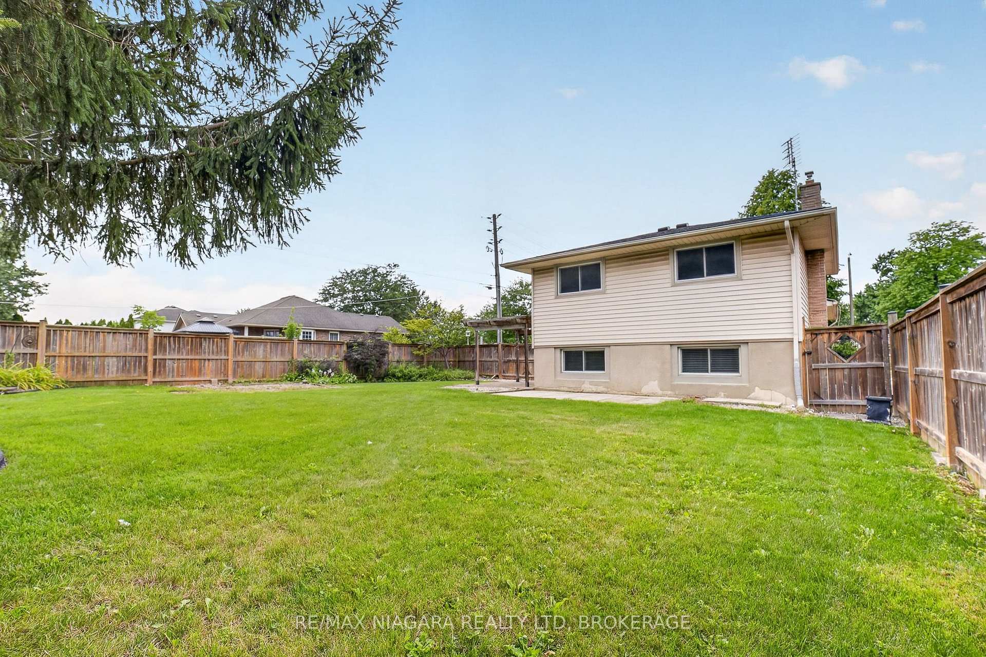 Photo 44 of 4240 Brookdale Drive, Niagara Falls, Ascot — HOMEH