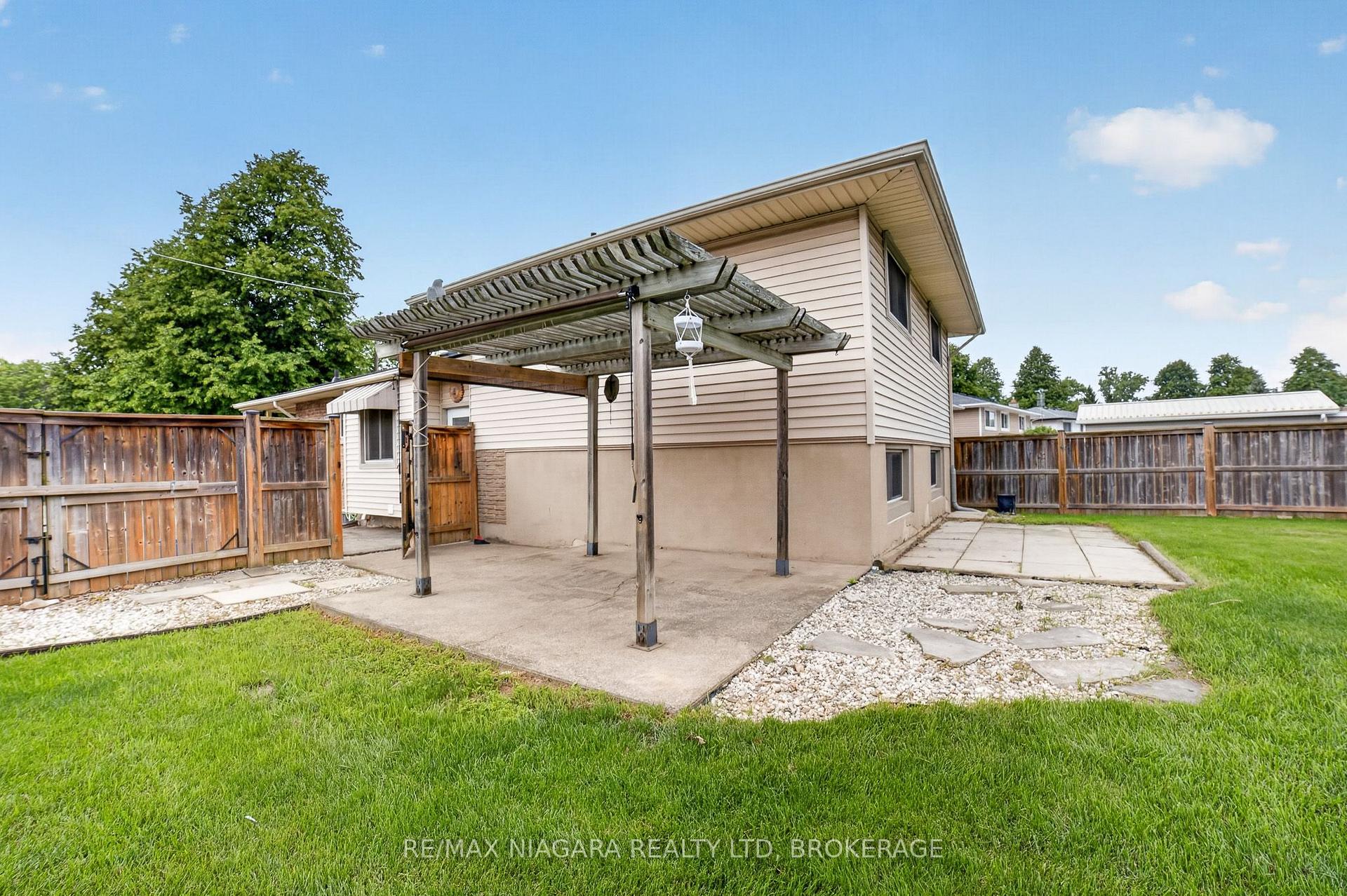 Photo 45 of 4240 Brookdale Drive, Niagara Falls, Ascot — HOMEH