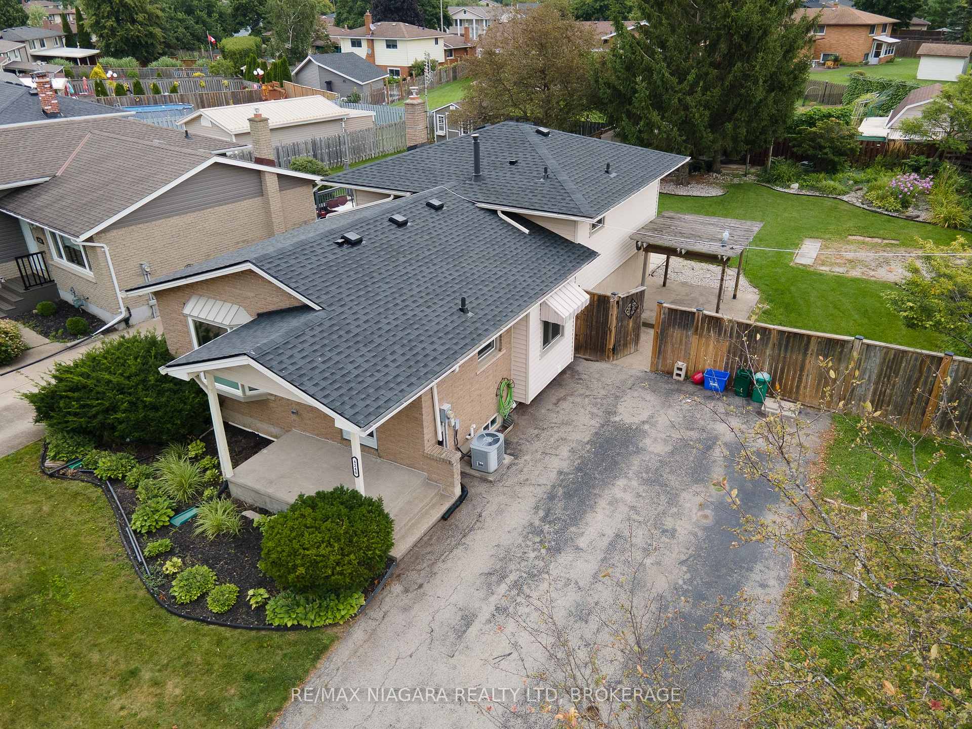 Photo 46 of 4240 Brookdale Drive, Niagara Falls, Ascot — HOMEH