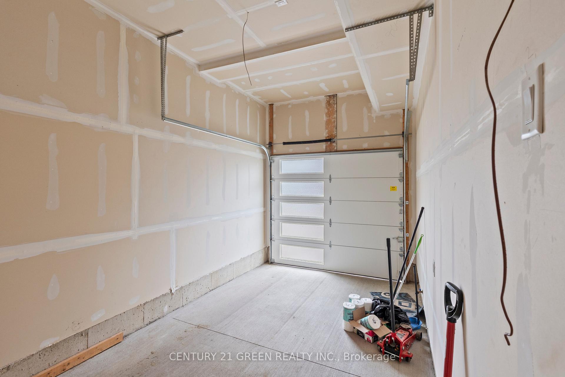 Photo 10 of 851 Sarnia Road, London, North M — HOMEH