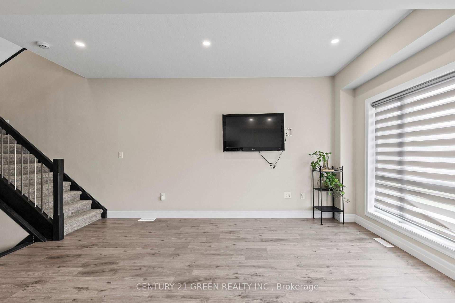 Photo 12 of 851 Sarnia Road, London, North M — HOMEH