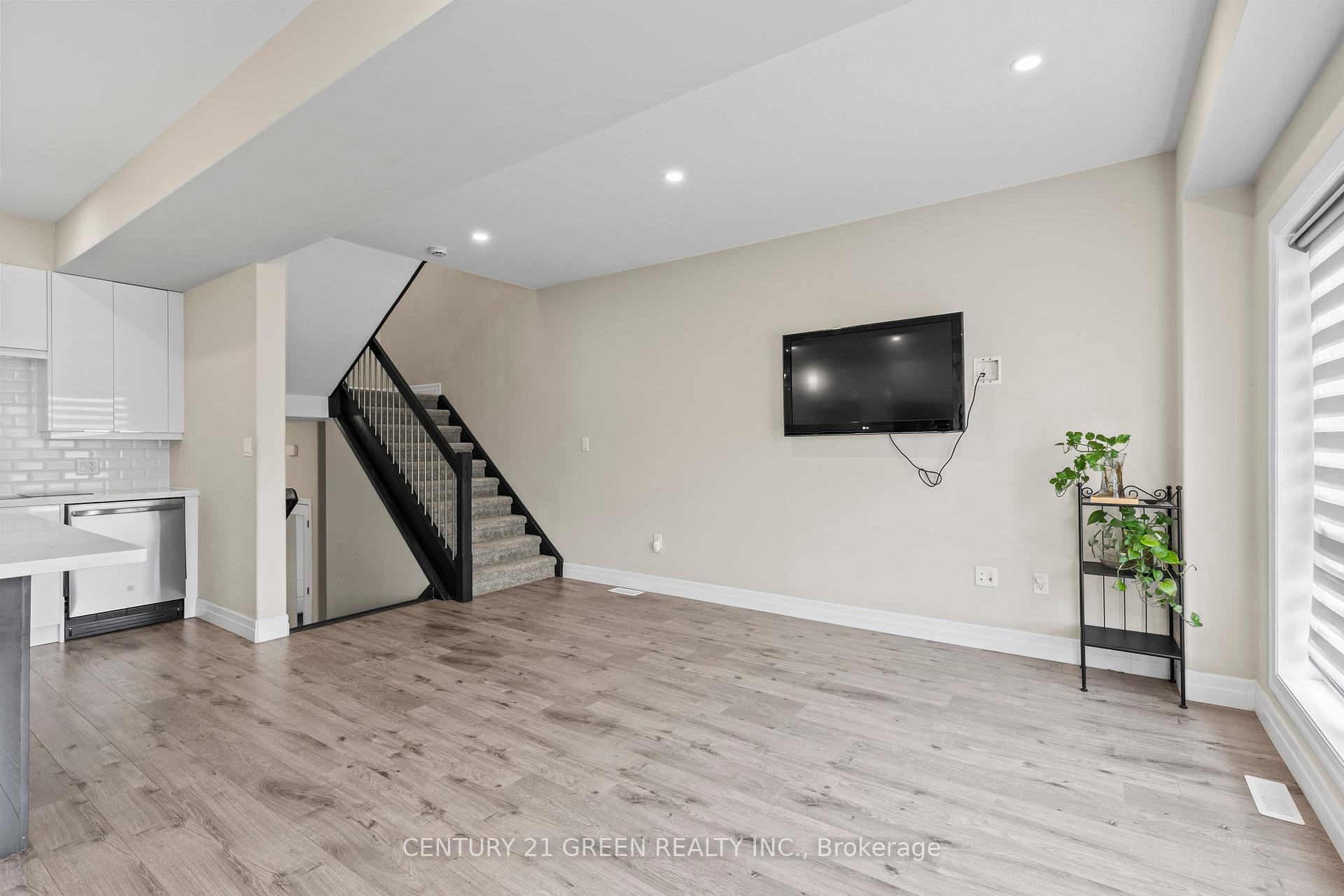 Photo 13 of 851 Sarnia Road, London, North M — HOMEH